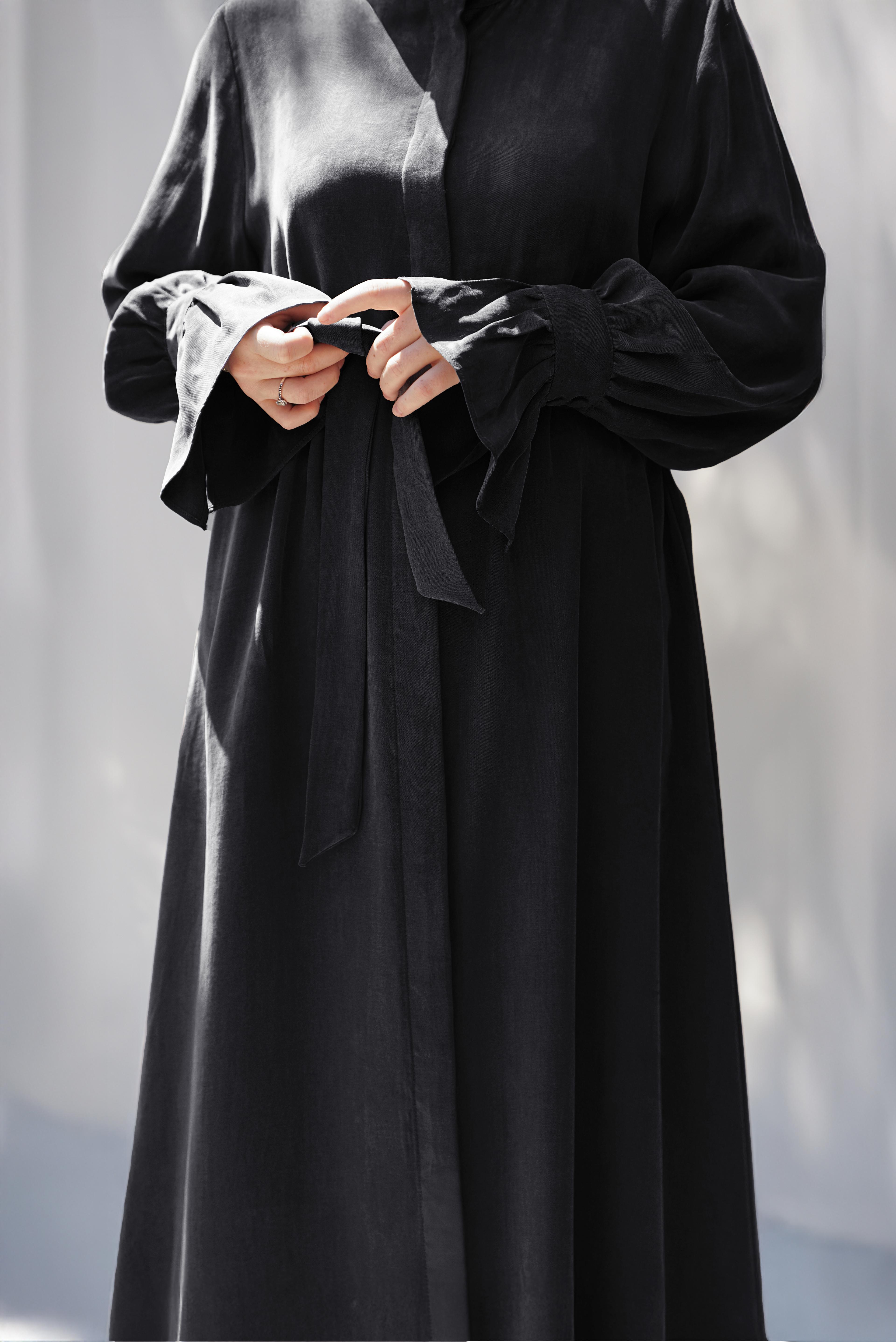 Sırt Büzgü Detaylı İpek Ferace/Abaya