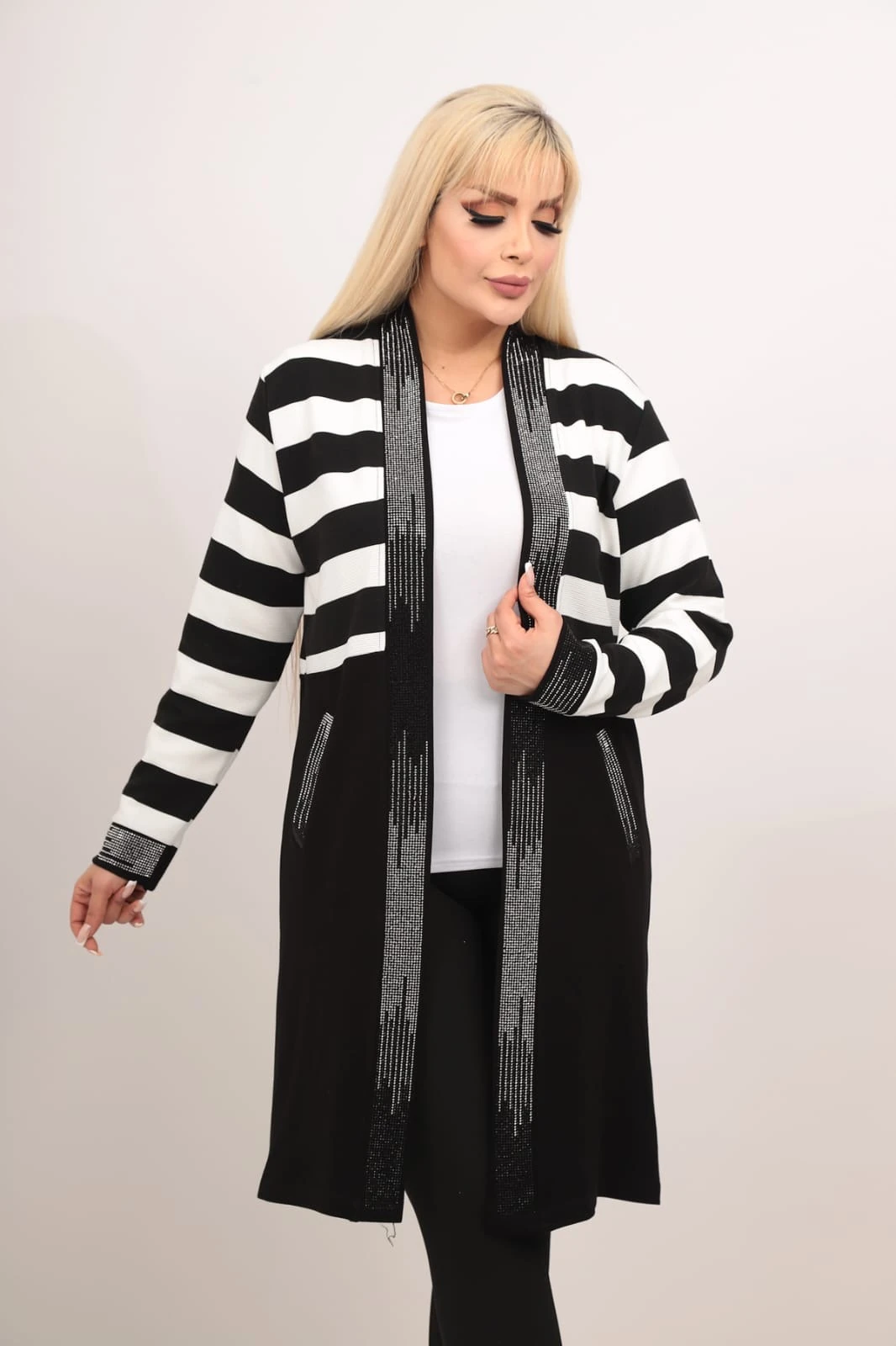 Büyük Beden Taş Süslemeli Hırka - BEYAZ-SİYAH