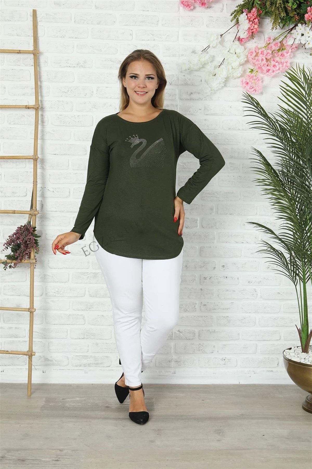 Uzun Kollu Kuğu Desenli Taşlı Büyük Beden Haki Kazak