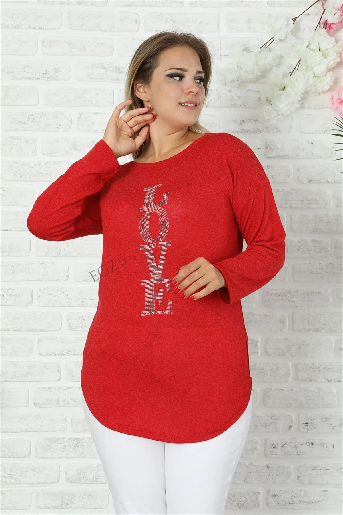 Uzun Kollu Love Yazılı Büyük Beden Kırmızı Kazak