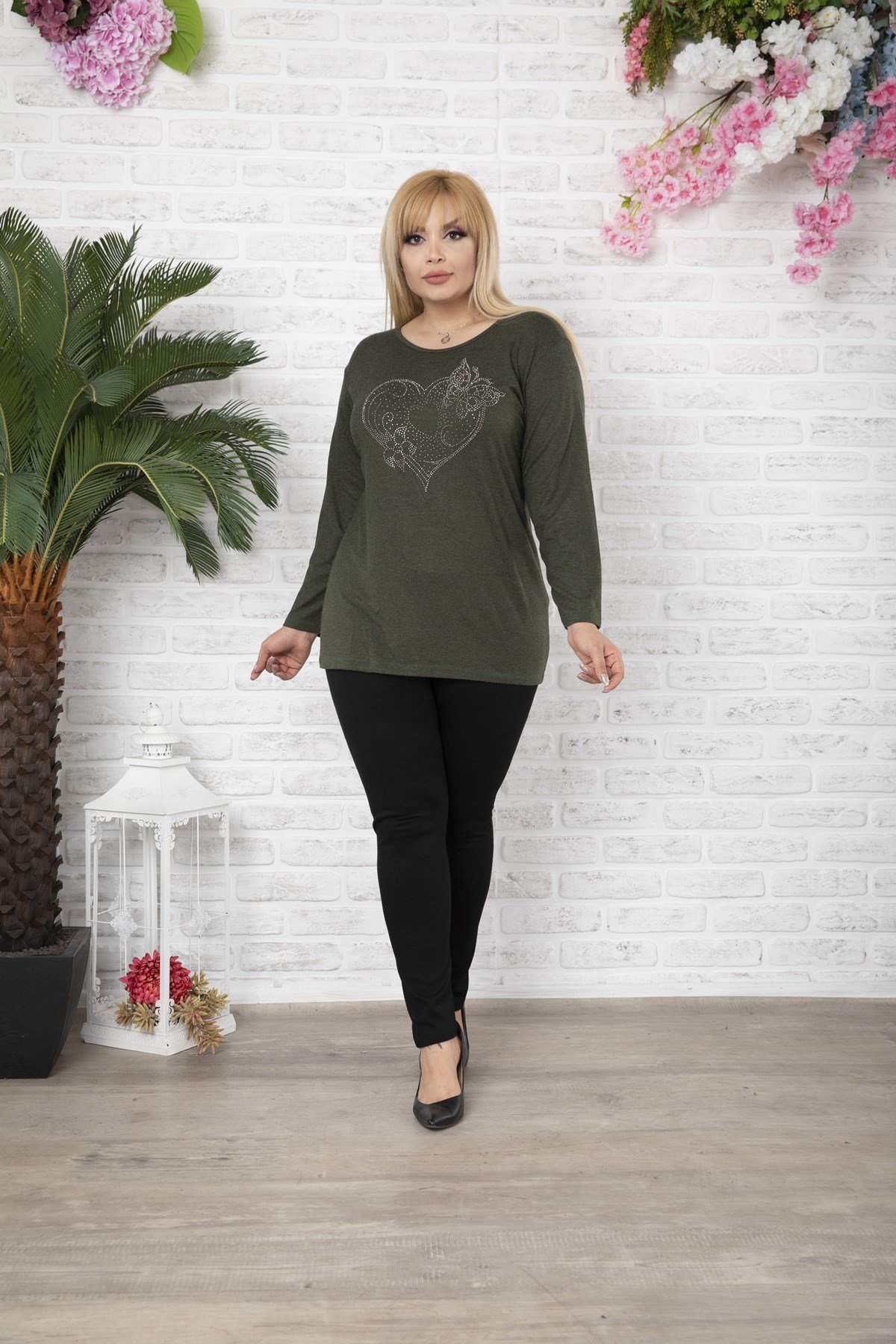 Kelebek ve Kalp Desenli Büyük Beden Haki Kazak