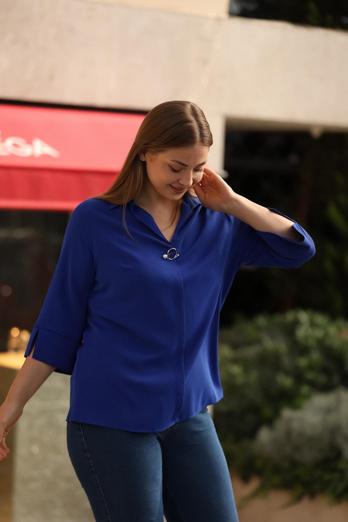 Polo Yaka Broşlu Fakir Kol Düğmesiz Abiye Bluz Pudra