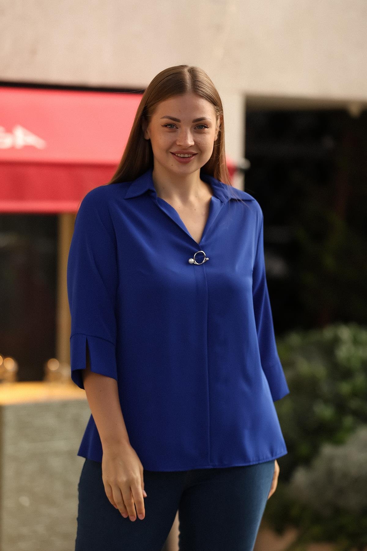 Polo Yaka Broşlu Fakir Kol Düğmesiz Abiye Bluz Pudra