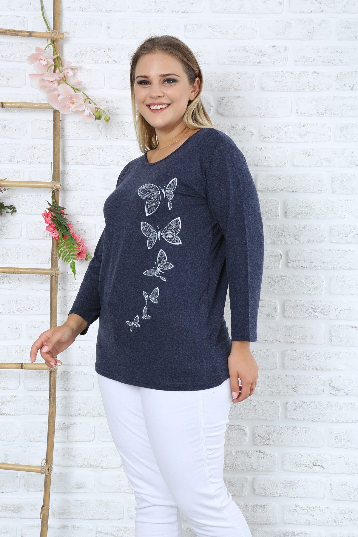 Alaca Kelebekler Baskılı Büyük Beden Lacivert Y-Viskon Kazak