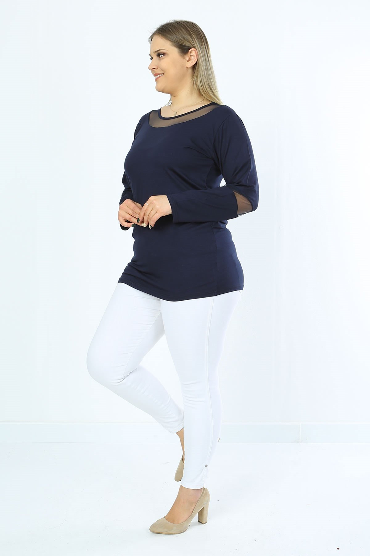 Dirsek ve Yakası Tüllü Büyük Beden Lacivert Bluz