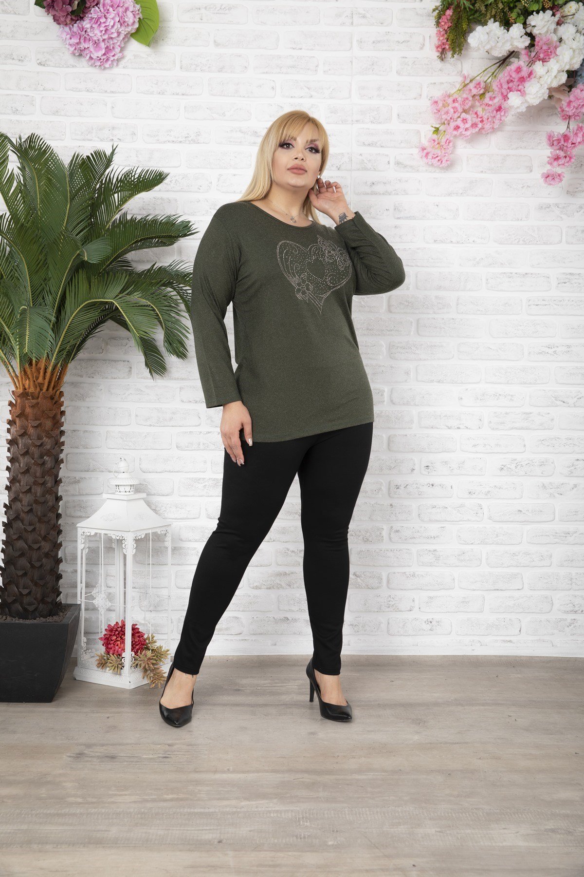 Kelebek ve Kalp Desenli Büyük Beden Haki Kazak