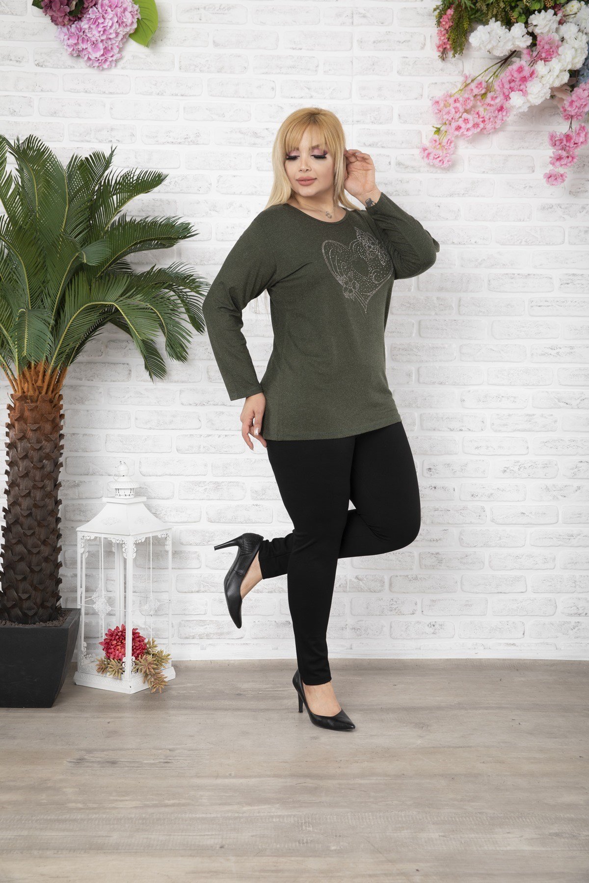 Kelebek ve Kalp Desenli Büyük Beden Haki Kazak