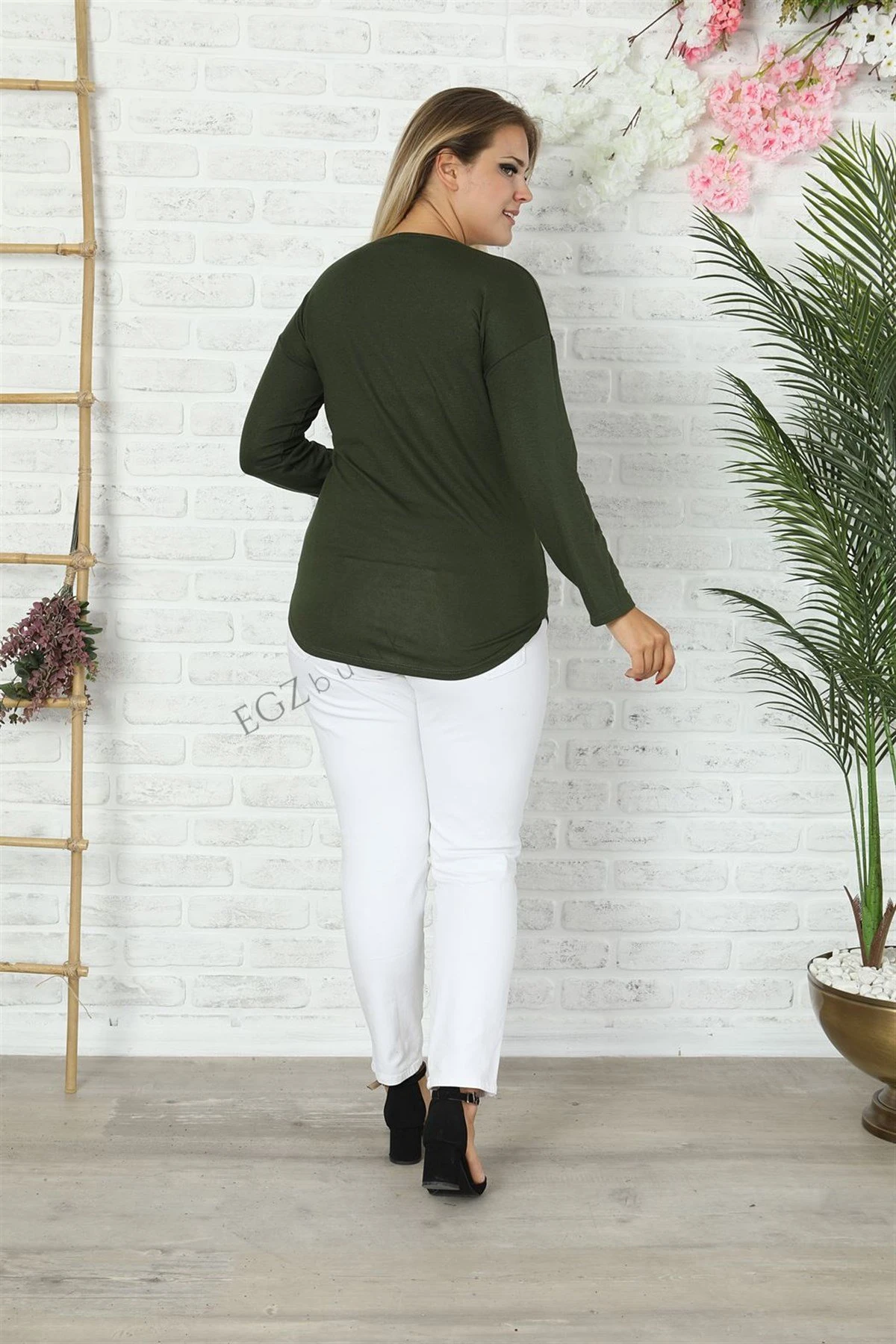 Uzun Kollu Kuğu Desenli Taşlı Büyük Beden Haki Kazak