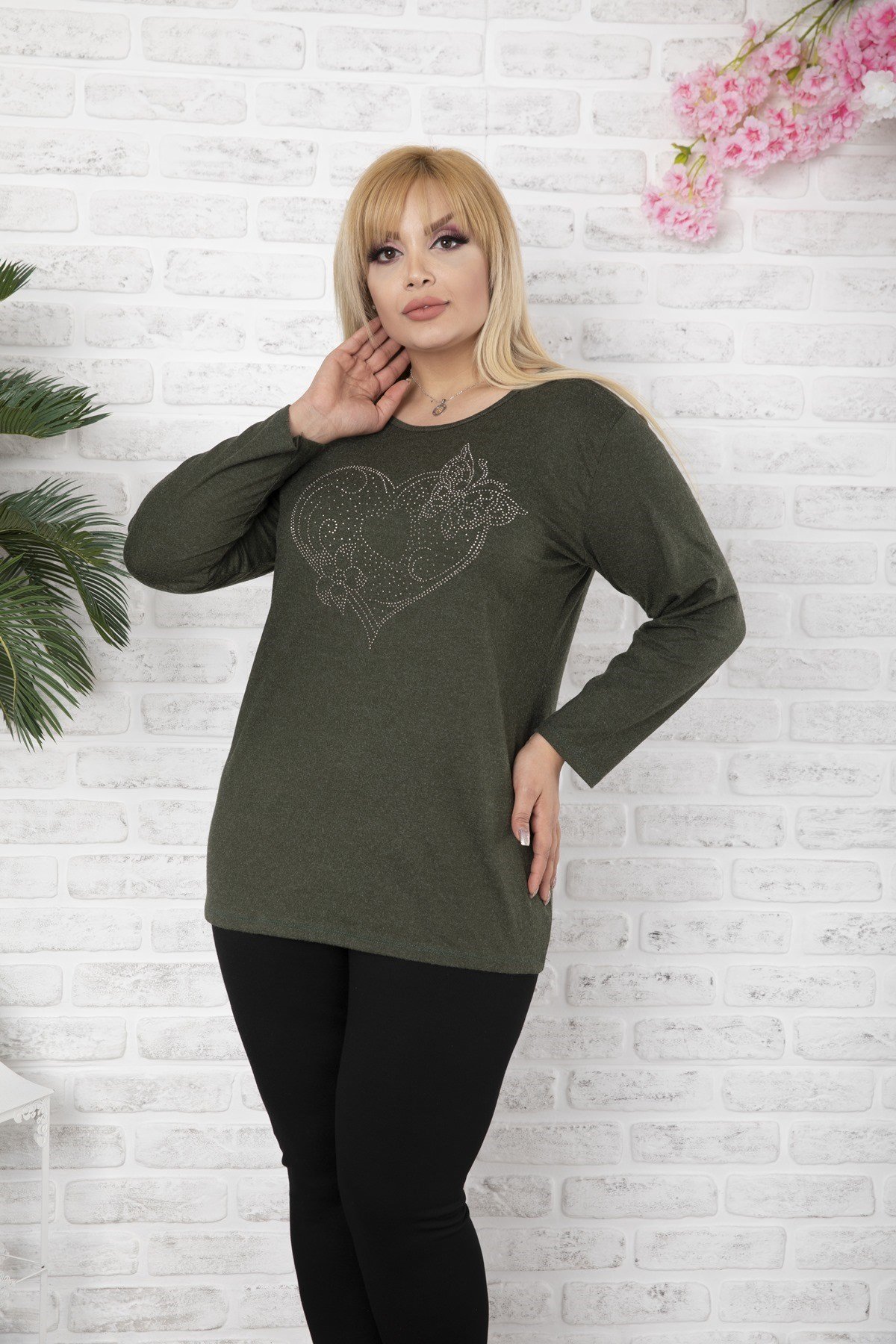 Kelebek ve Kalp Desenli Büyük Beden Haki Kazak