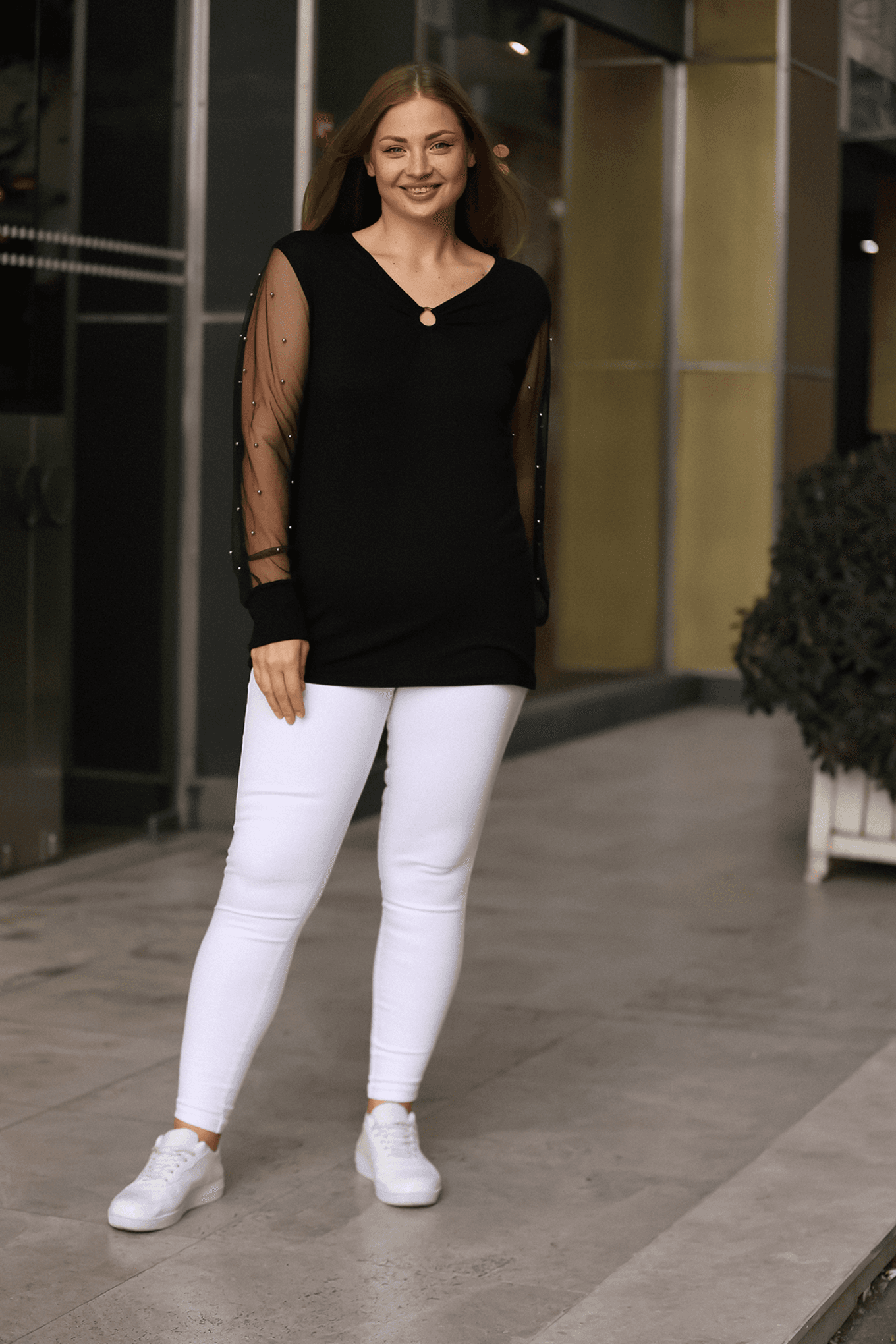 Kolları Tüllü İncili Büyük Beden Siyah Bluz