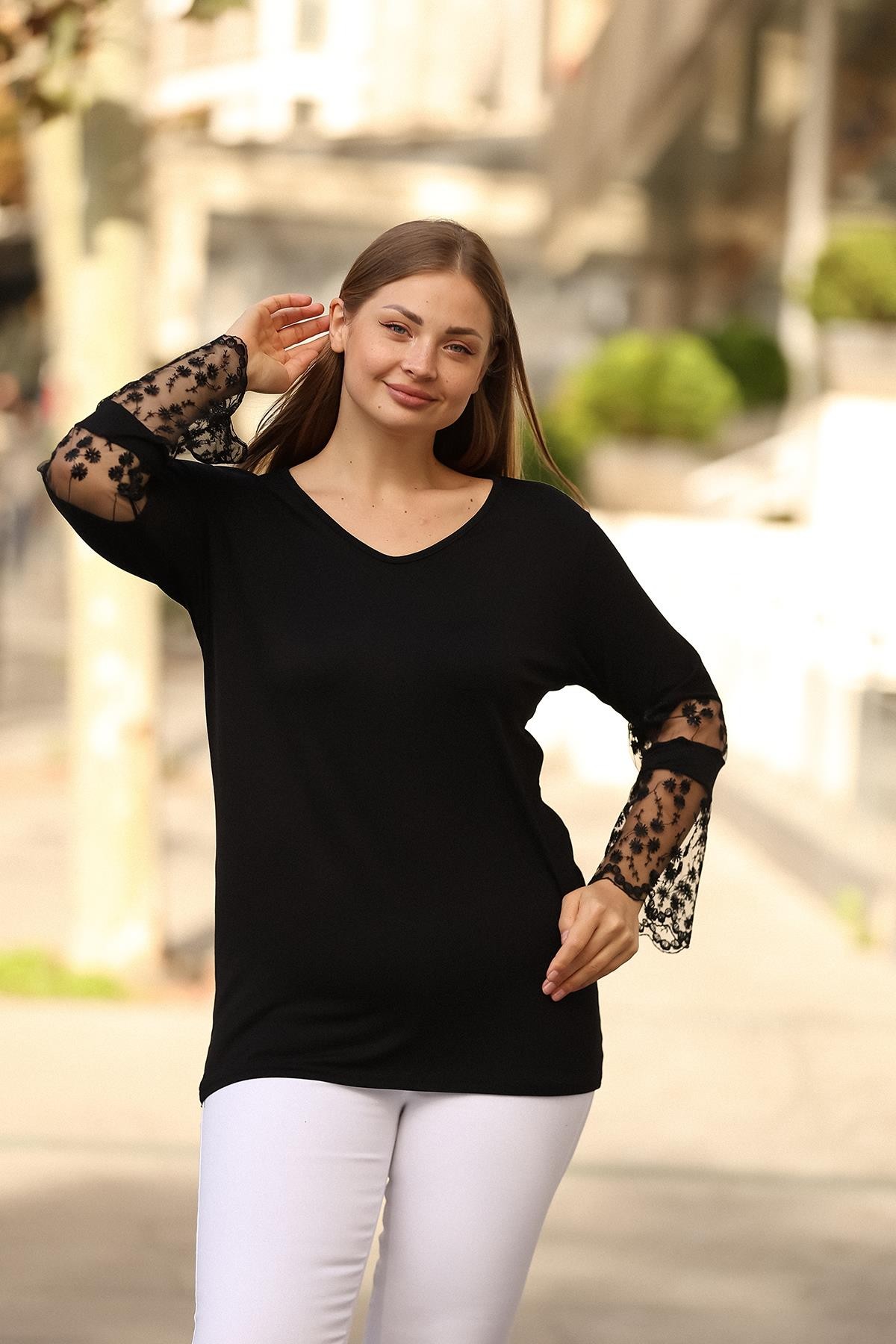 Kolları Dantel Desenli Büyük Beden Siyah Bluz