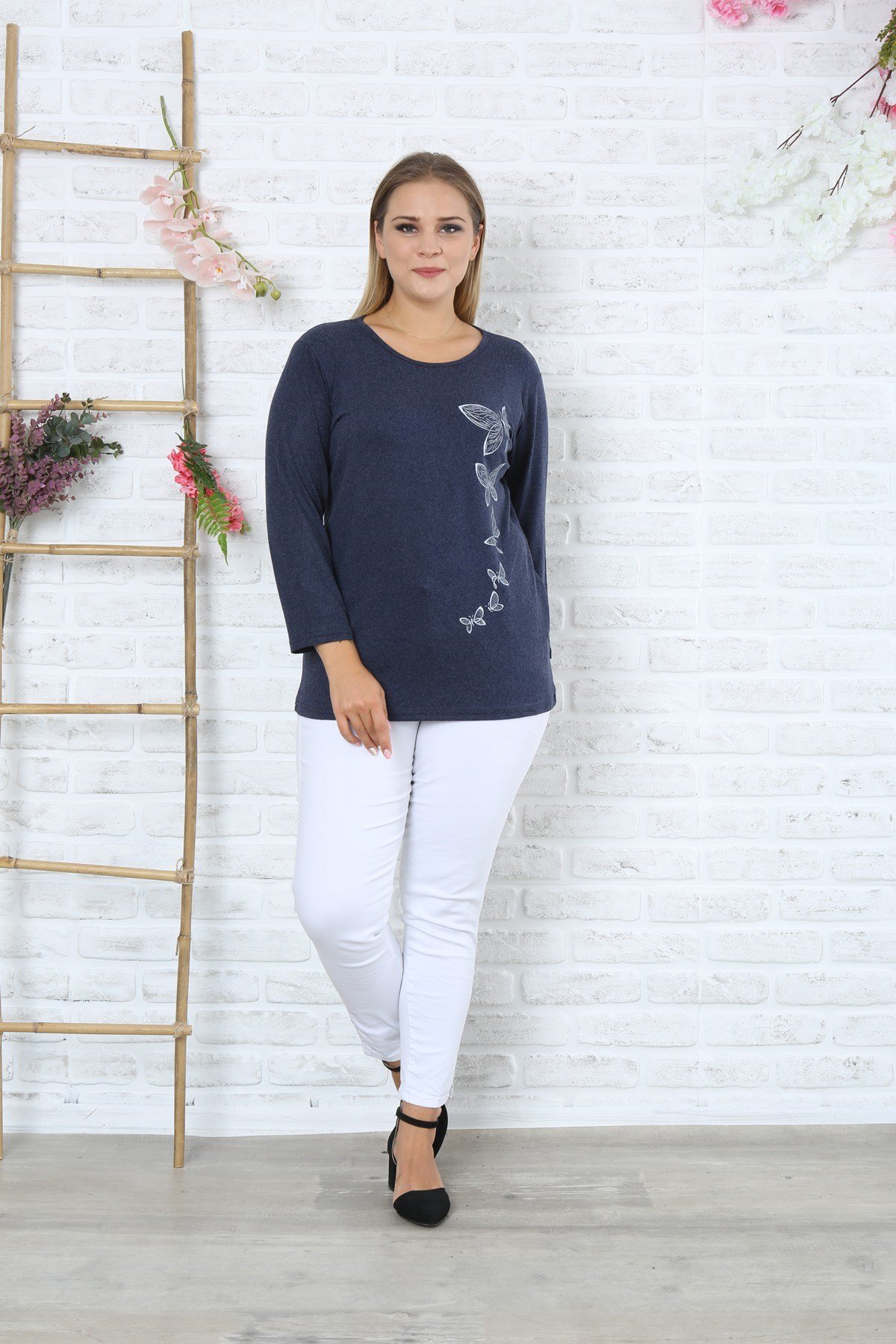 Alaca Kelebekler Baskılı Büyük Beden Lacivert Y-Viskon Kazak