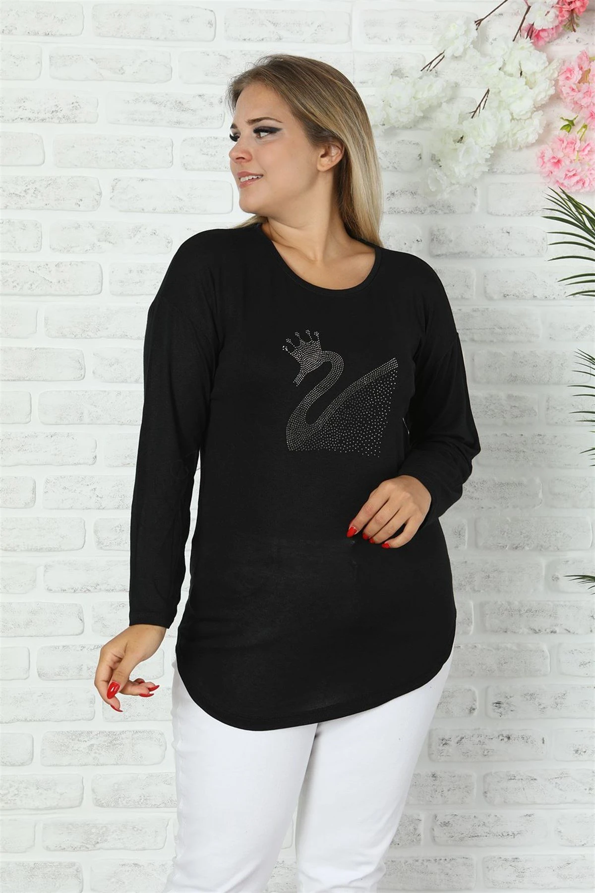 Uzun Kollu Kuğu Desenli Taşlı Büyük Beden Siyah Kazak