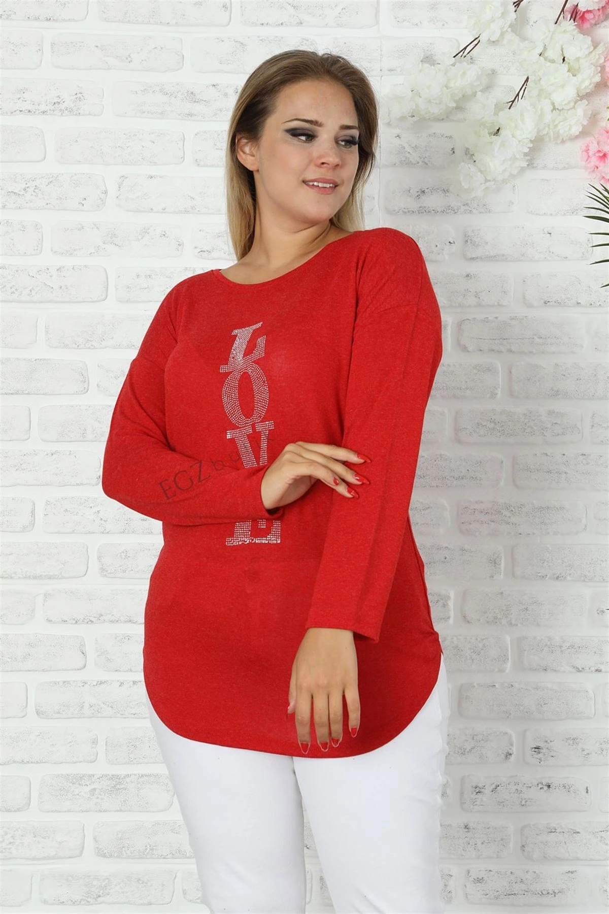 Uzun Kollu Love Yazılı Büyük Beden Kırmızı Kazak