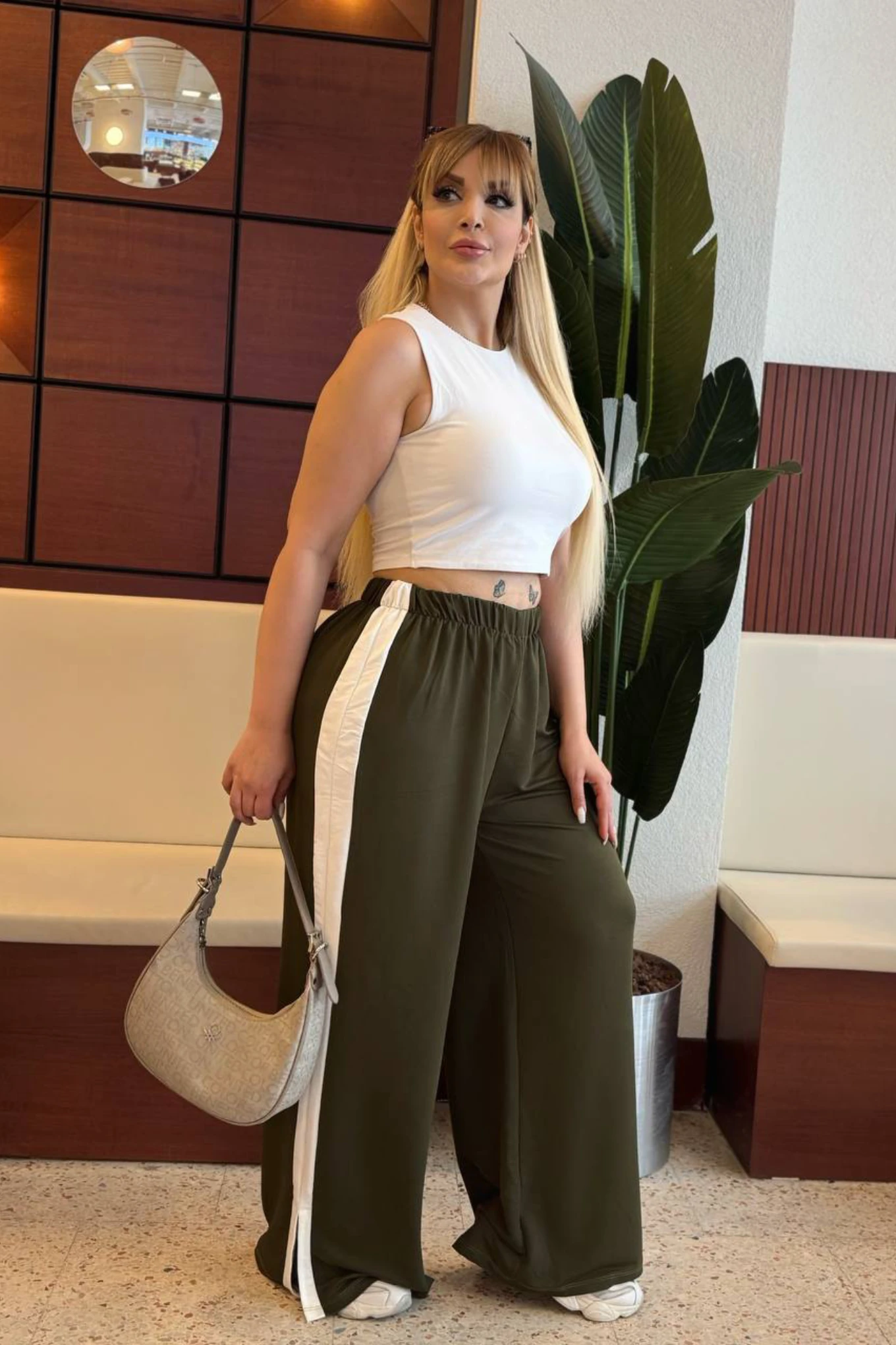 Beyaz Şerit Yırtmaç Detay Kristal Pantolon Yeşil