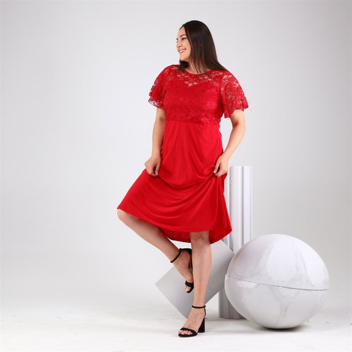 Omuzları Dantelli Kısa Kol Kırmızı Sandy Elbise