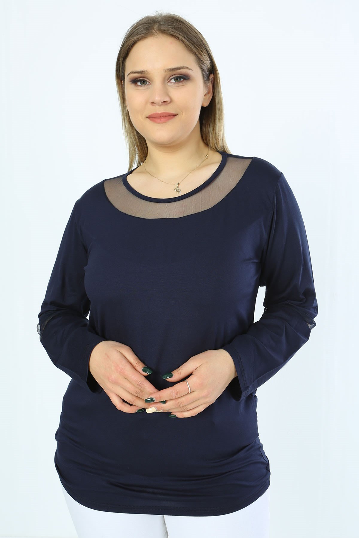 Dirsek ve Yakası Tüllü Büyük Beden Lacivert Bluz