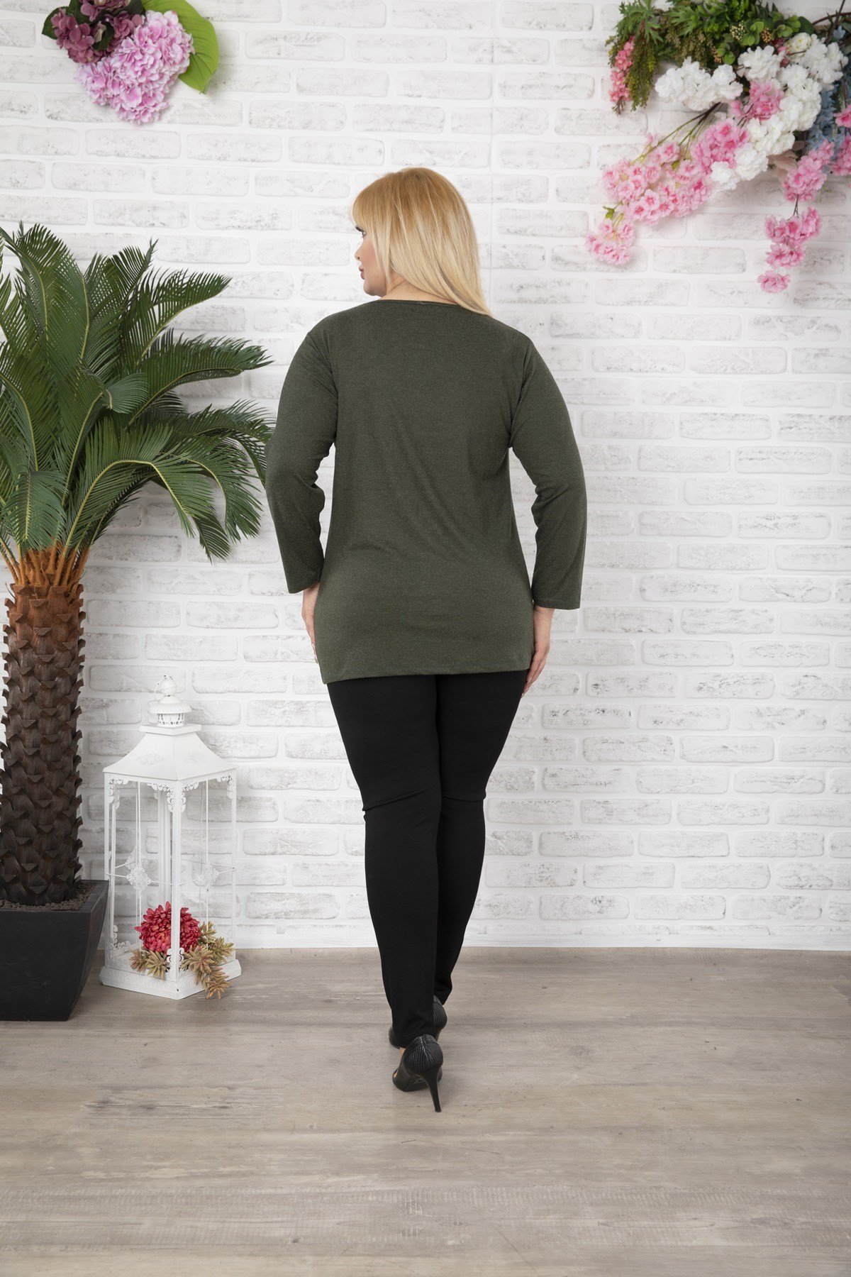 Kelebek ve Kalp Desenli Büyük Beden Haki Kazak