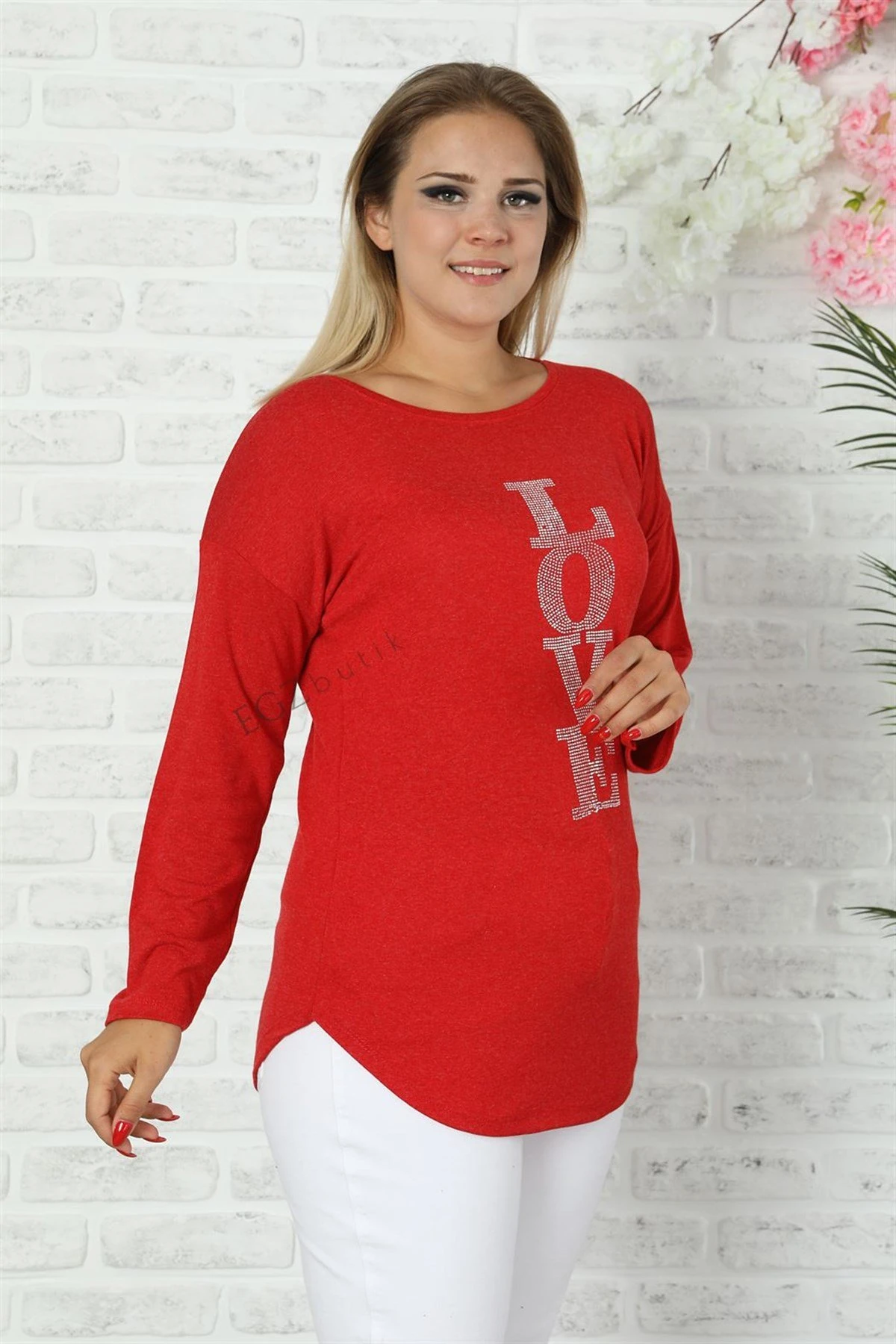 Uzun Kollu Love Yazılı Büyük Beden Kırmızı Kazak