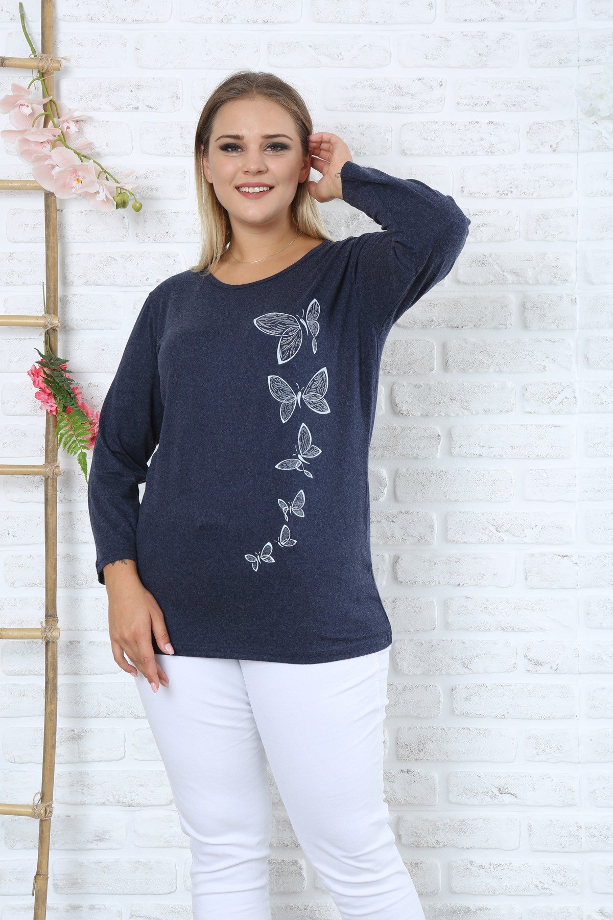 Alaca Kelebekler Baskılı Büyük Beden Lacivert Y-Viskon Kazak