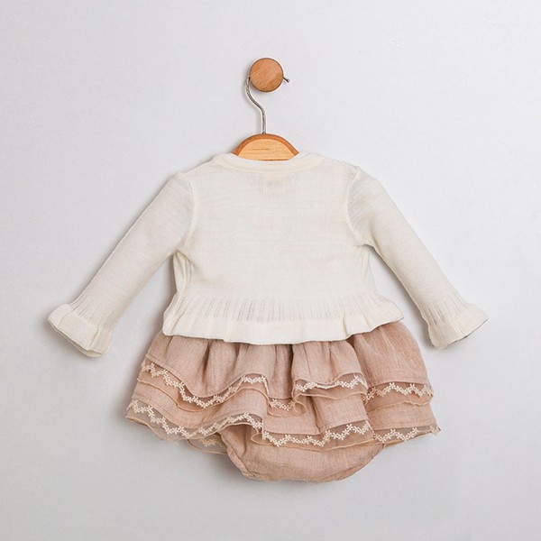 Kız Bebek 3’lü Set  Ajurlu Triko Hırka + Kolsuz Nakışlı T-Shirt + Dantel Kenarlı Kat Kat Şort-Etek (Fiyonk Detaylı)