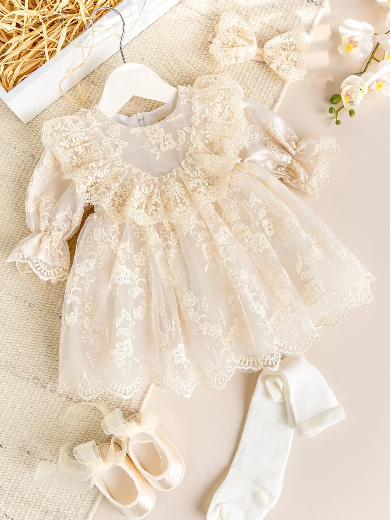 Kız Bebek Krem Dantel Mevlüt Seti 0-3 Ay & 3-6 Ay | Toka + Patik + Çorap 4’lü Set | Özel Gün – Fotoğraf Çekimi