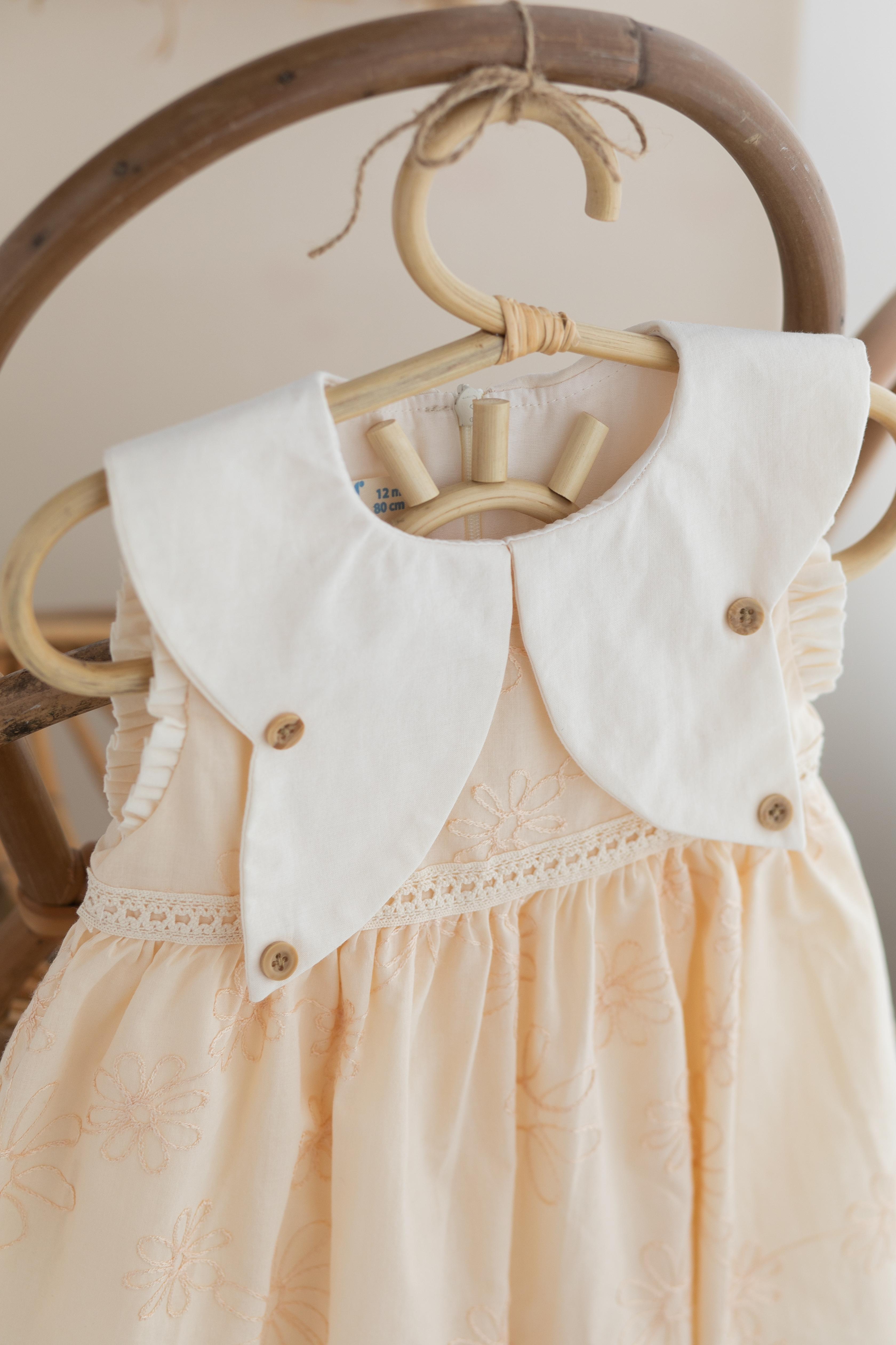 Daisy Belle - Krem Renkli Nakışlı Vintage Yaka Kız Bebek Elbisesi