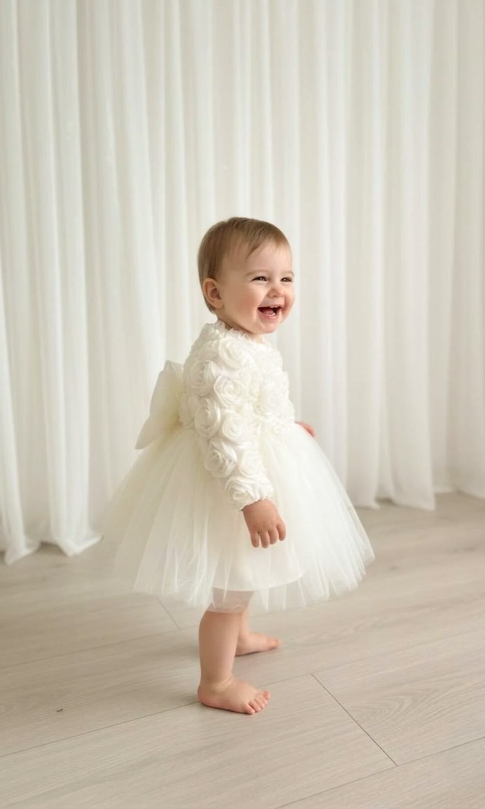 Kız Bebek Özel Gün Elbisesi – Fiyonk ve Çiçek Detaylı Tüllü Model 🌸
