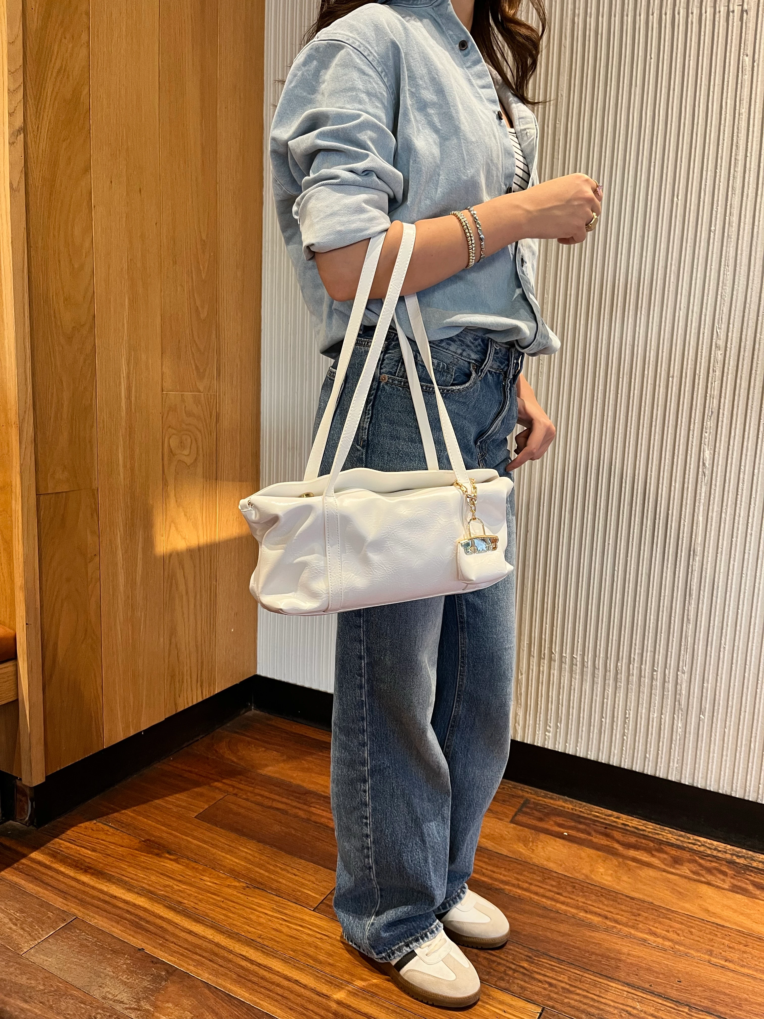 Paxton / Charmlı El ve Omuz Kadın Çanta - beyaz