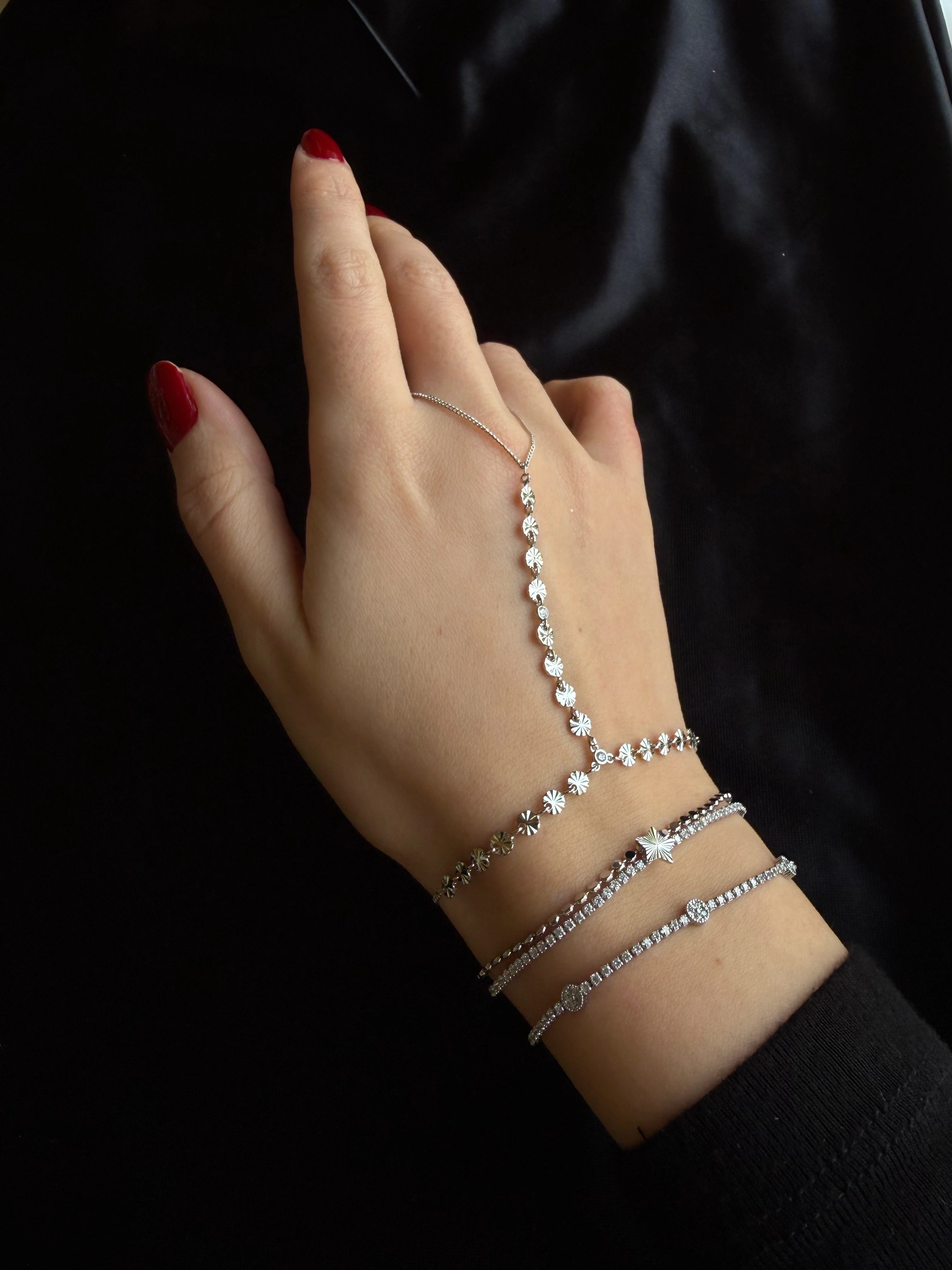 Yuvarlak Taş Detaylı Şahmeran