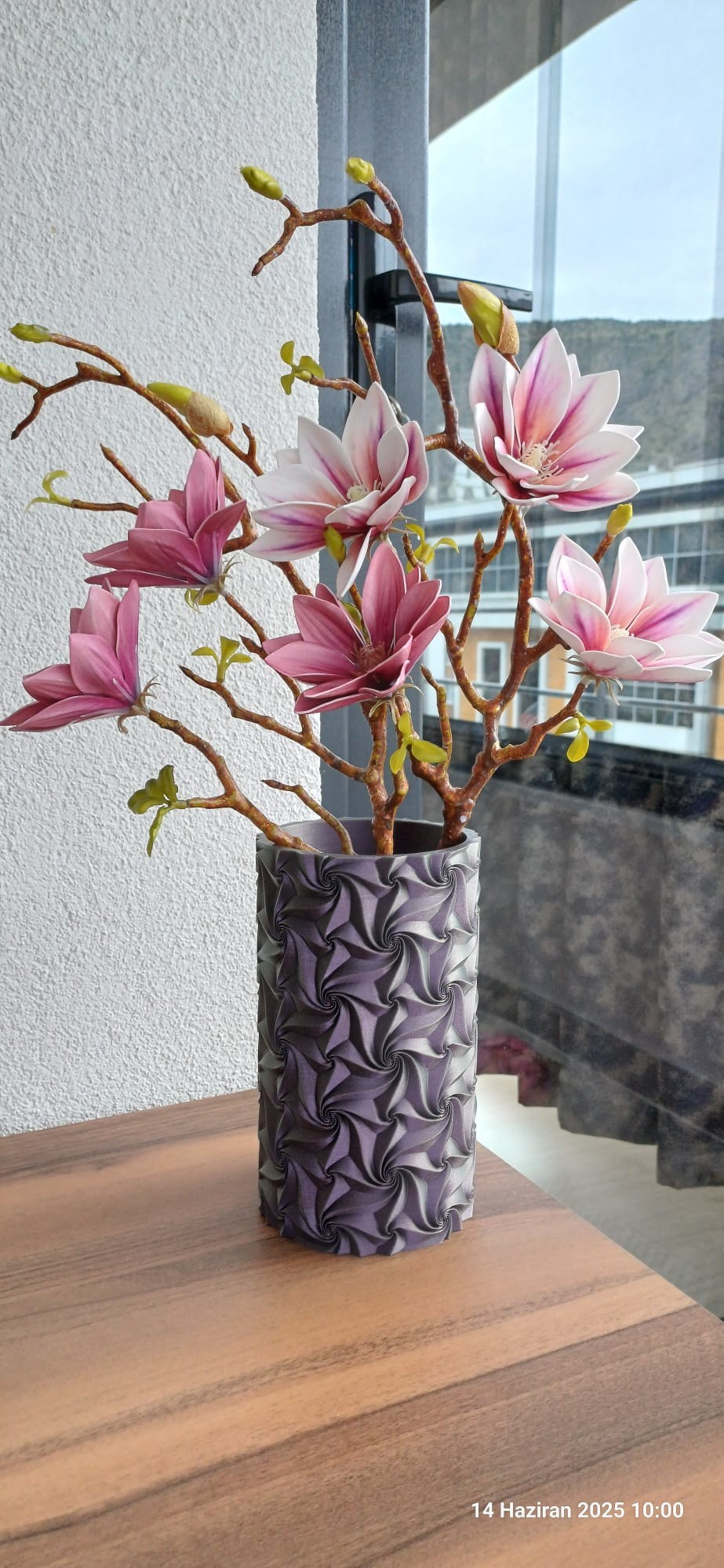 🌺 Kıvrımlı Çiçek Vazosu