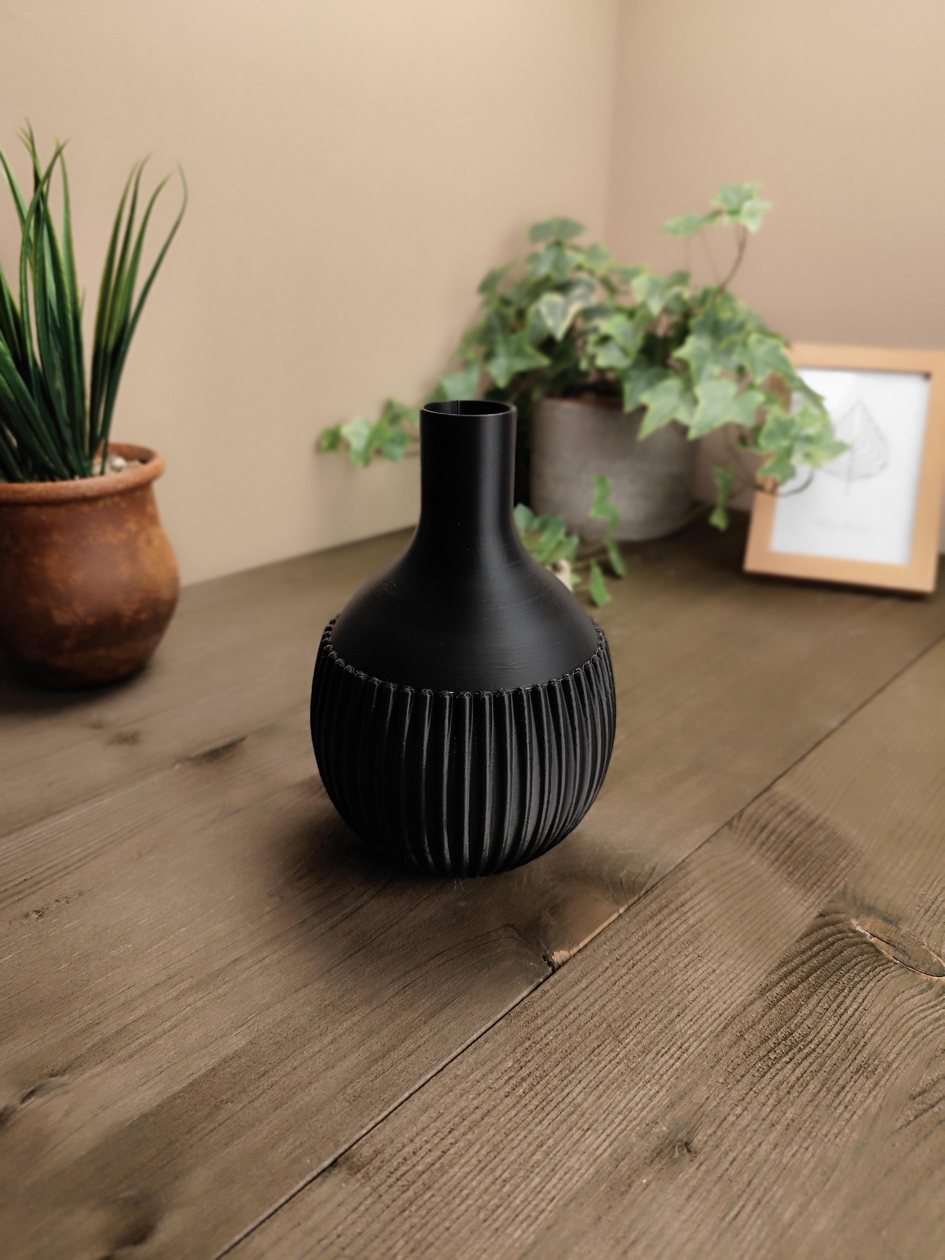 Design vase “Half ribbed”