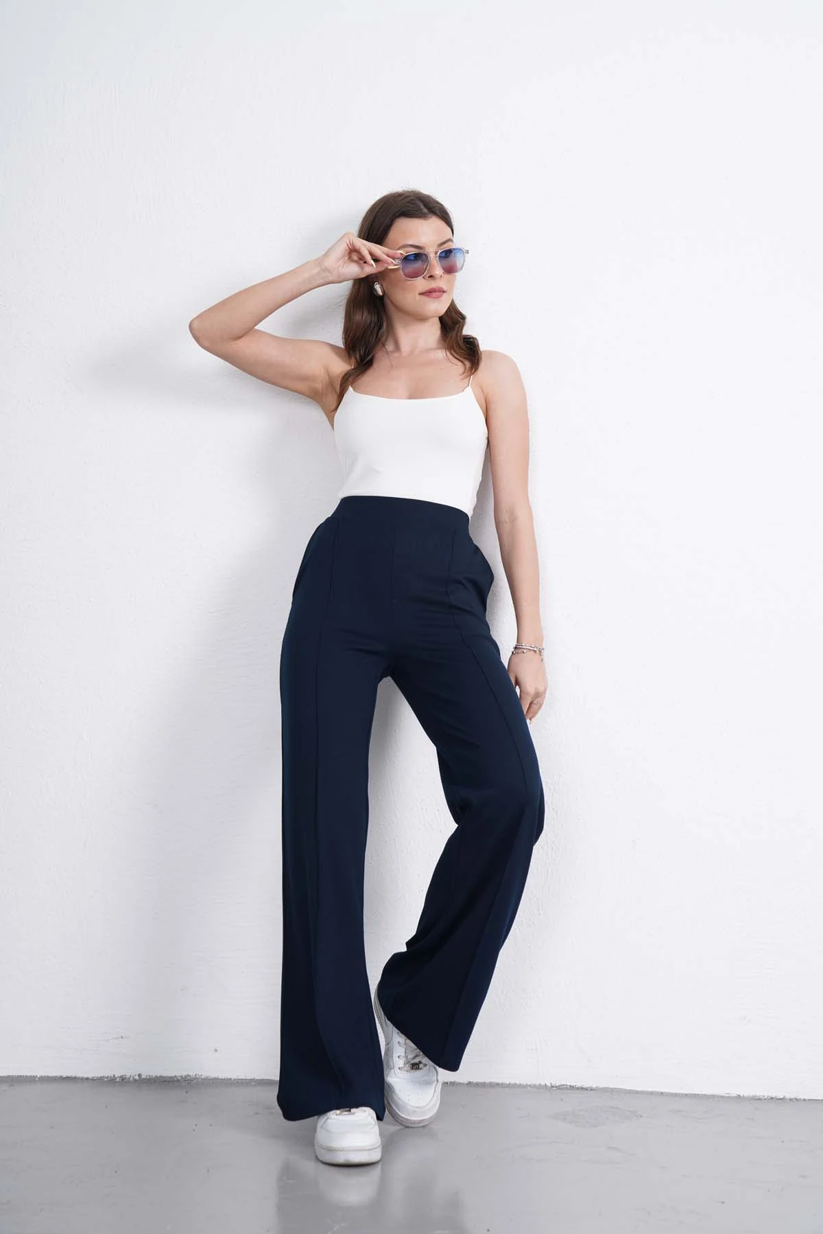 Beli Lastikli Önü Dikişli Pantolon