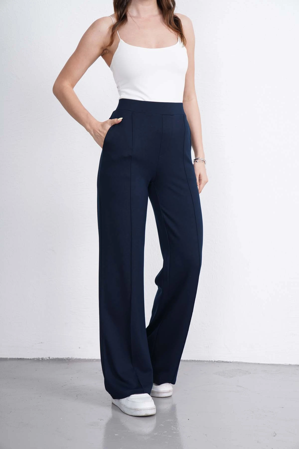 Beli Lastikli Önü Dikişli Pantolon