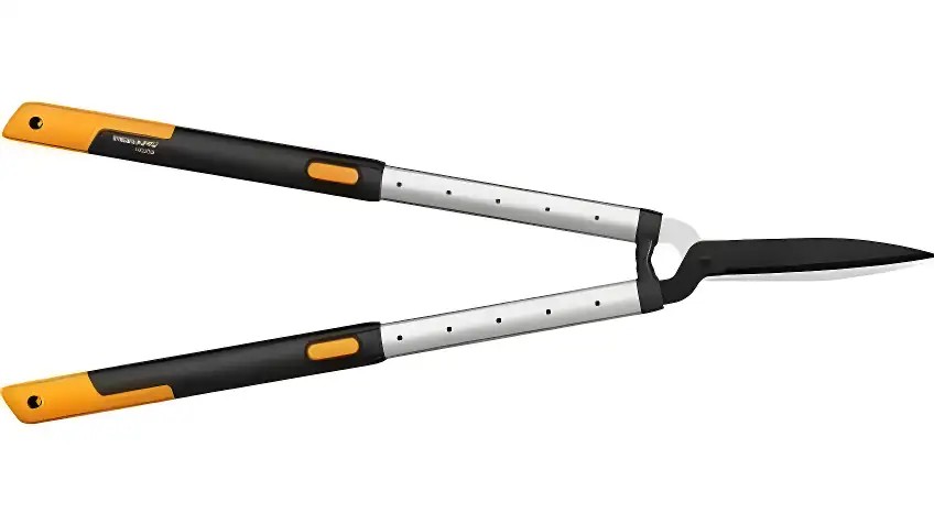 Fiskars HS86 Teleskopik Çit Budama Makası | SmartFit™ Uzatılabilir Saplı Makas (68–93 cm)