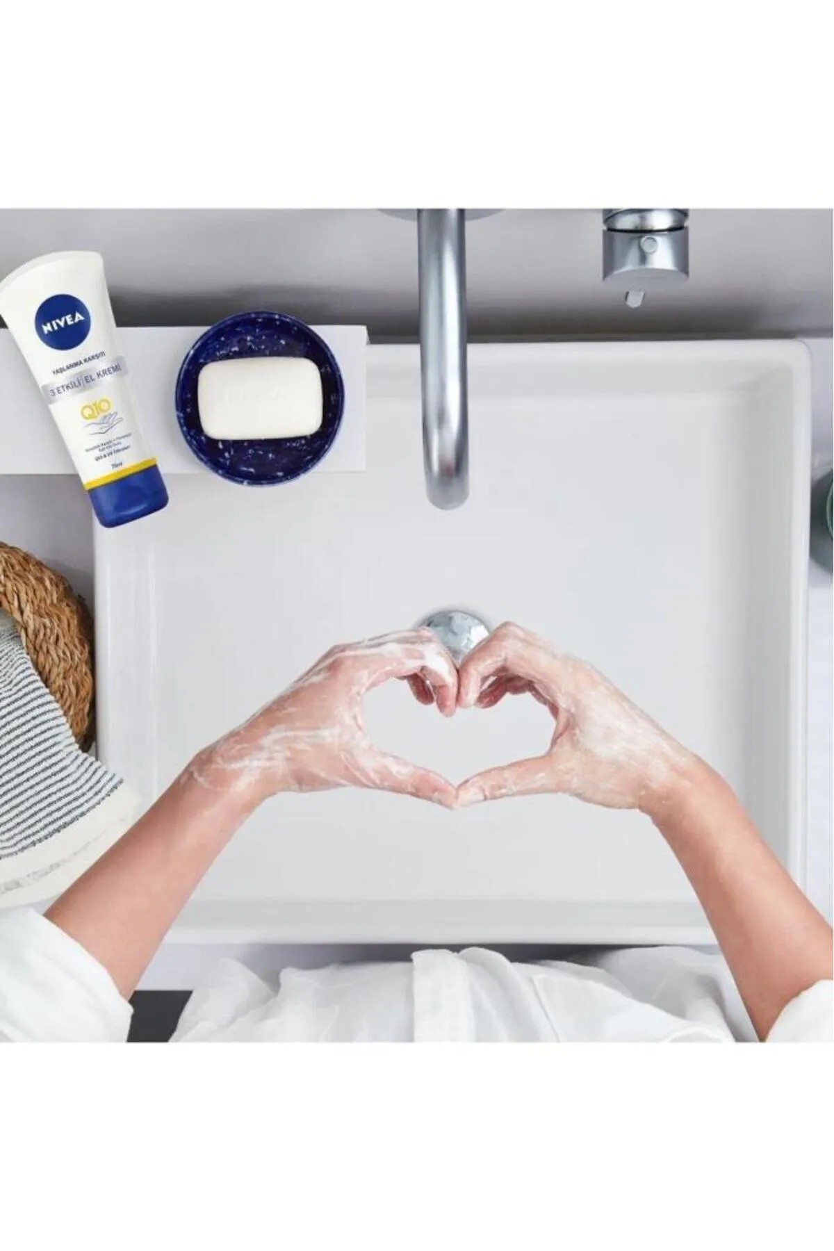 NIVEA YAŞLANMA KARŞITI 3 ETKİLİ EL KREMİ Q10