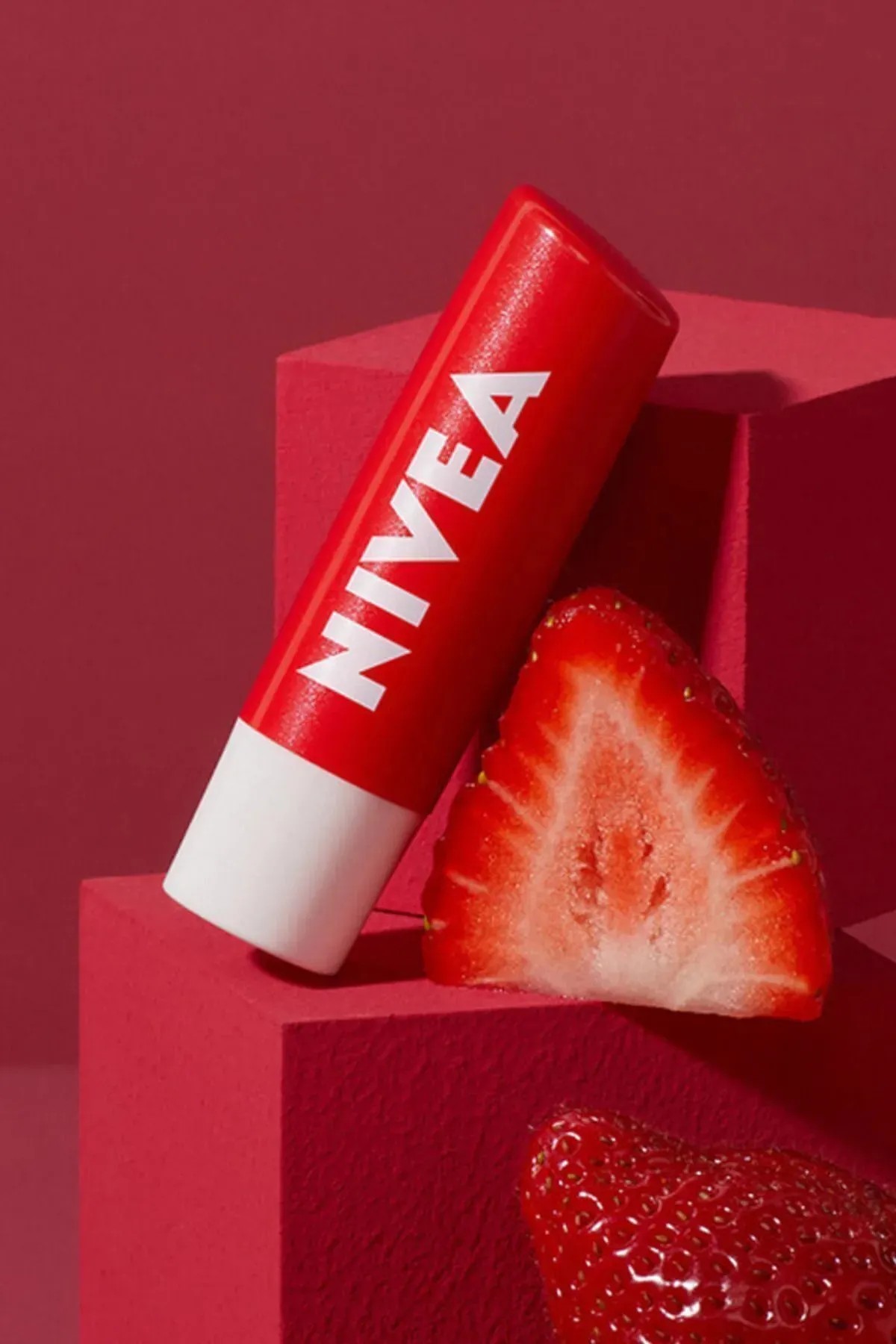 NIVEA STRAW BERRY SHİNE DUDAK KREMİ