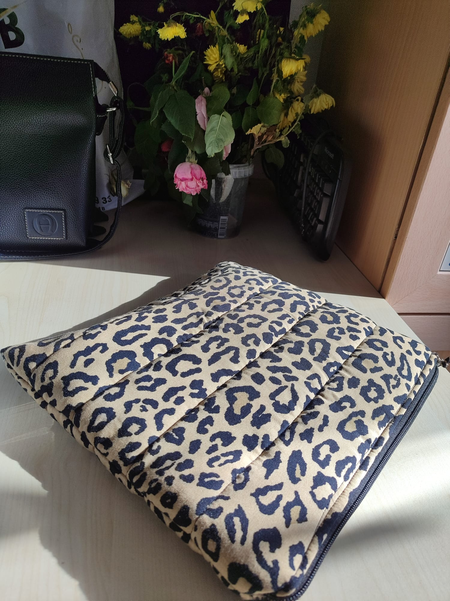 AURA Leopar Desenli Tablet Çantası