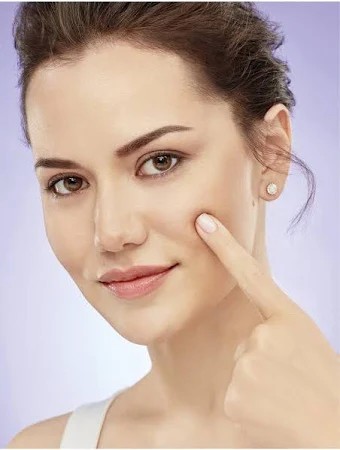 LOREAL PARİS HYALURON  UZMANI CİLT DOLGUNLAŞTIRAN NEMLENDİRİCİKREM GÖZ +HA