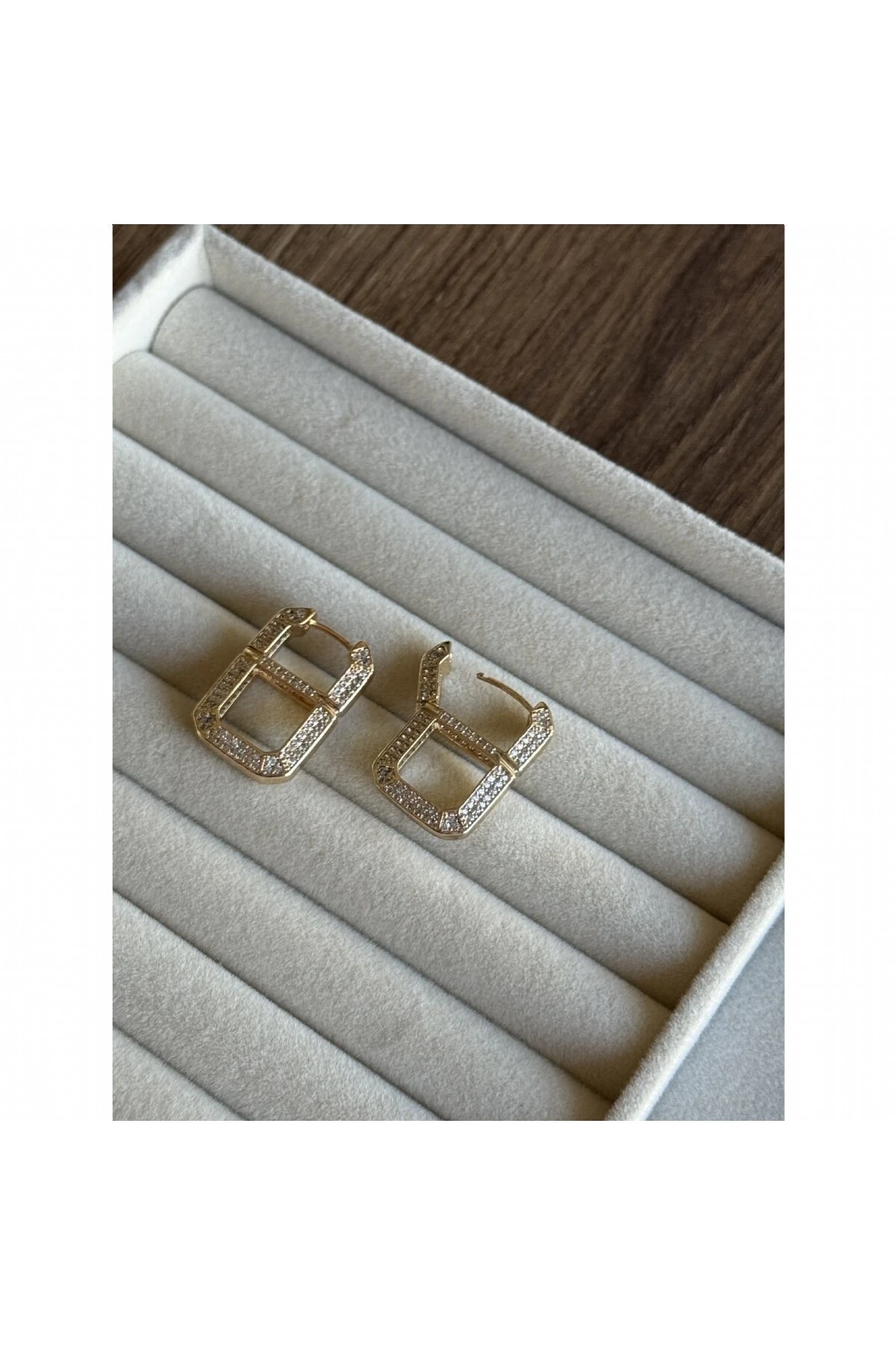 Full Zirkon Taşlı Monogram Leyla Küpe