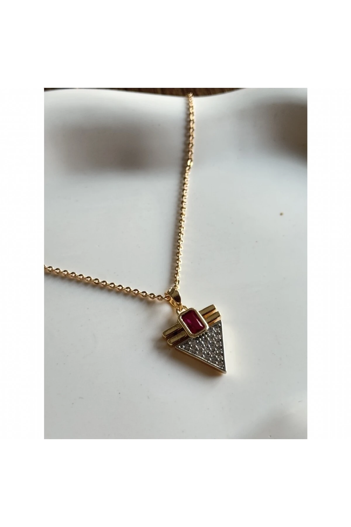 Üçgen Yakut Zirkon Taşlı Leyla Kolye