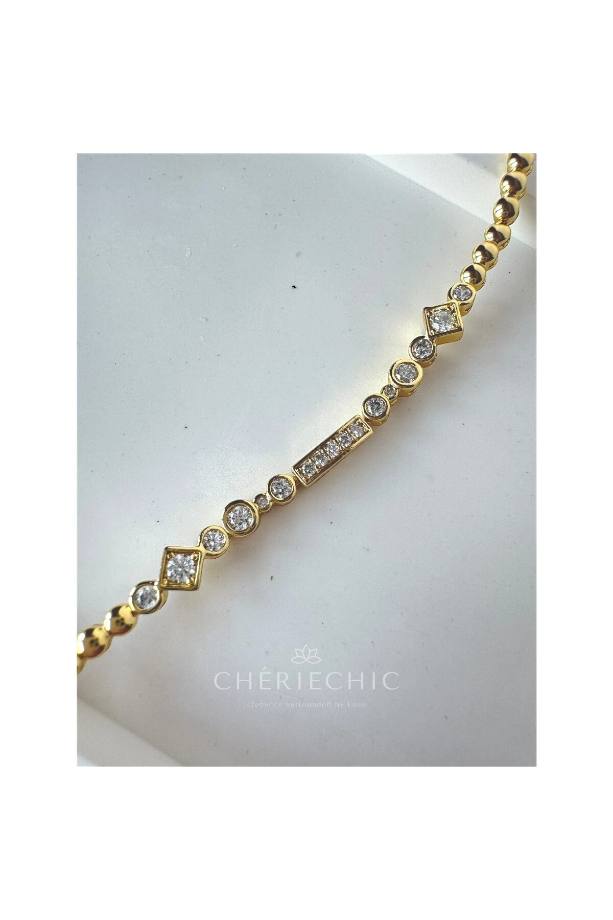 Geometrik Detaylı Kristal Zirkon Taşlı İnce Zarif Bileklik