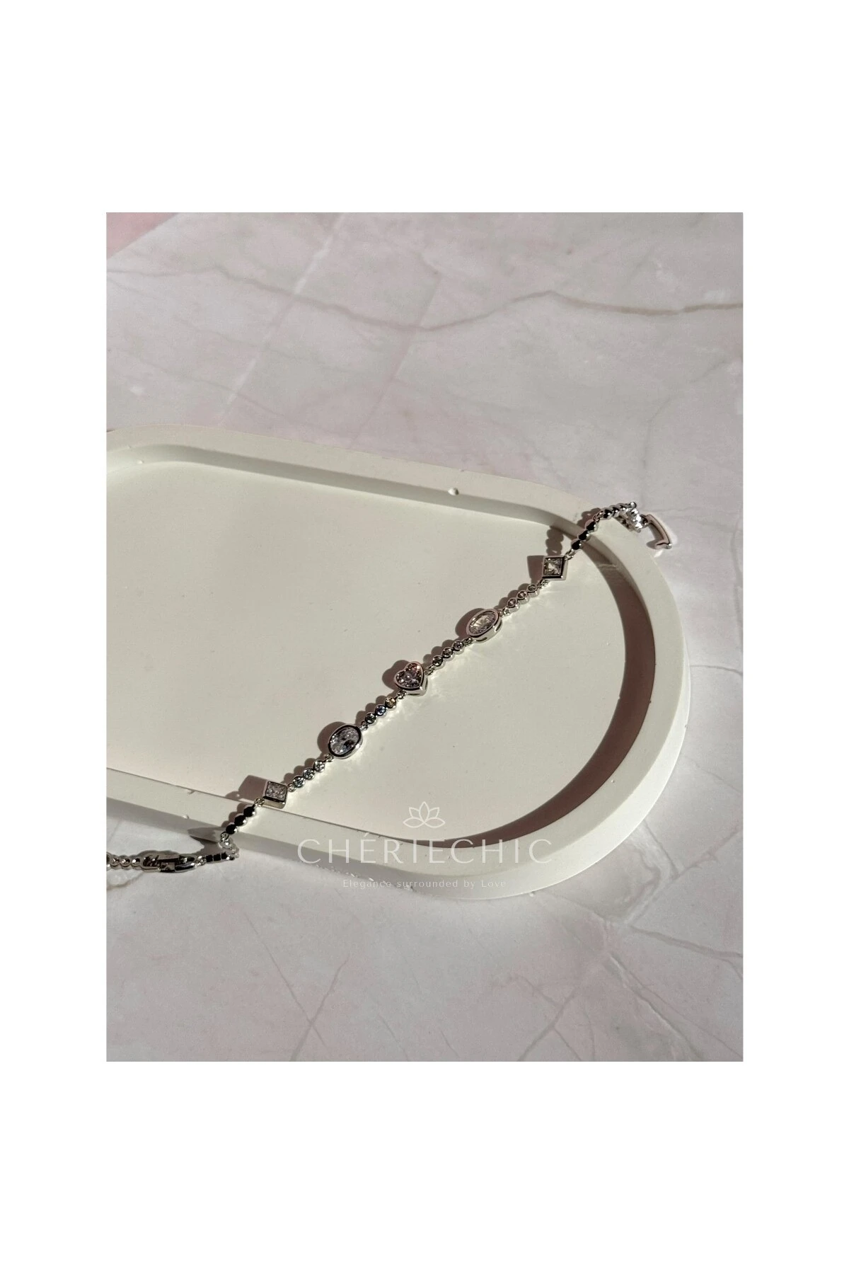 Kalp Detaylı, Oval Kristal Zirkon Taşlı İnce Zarif Bileklik