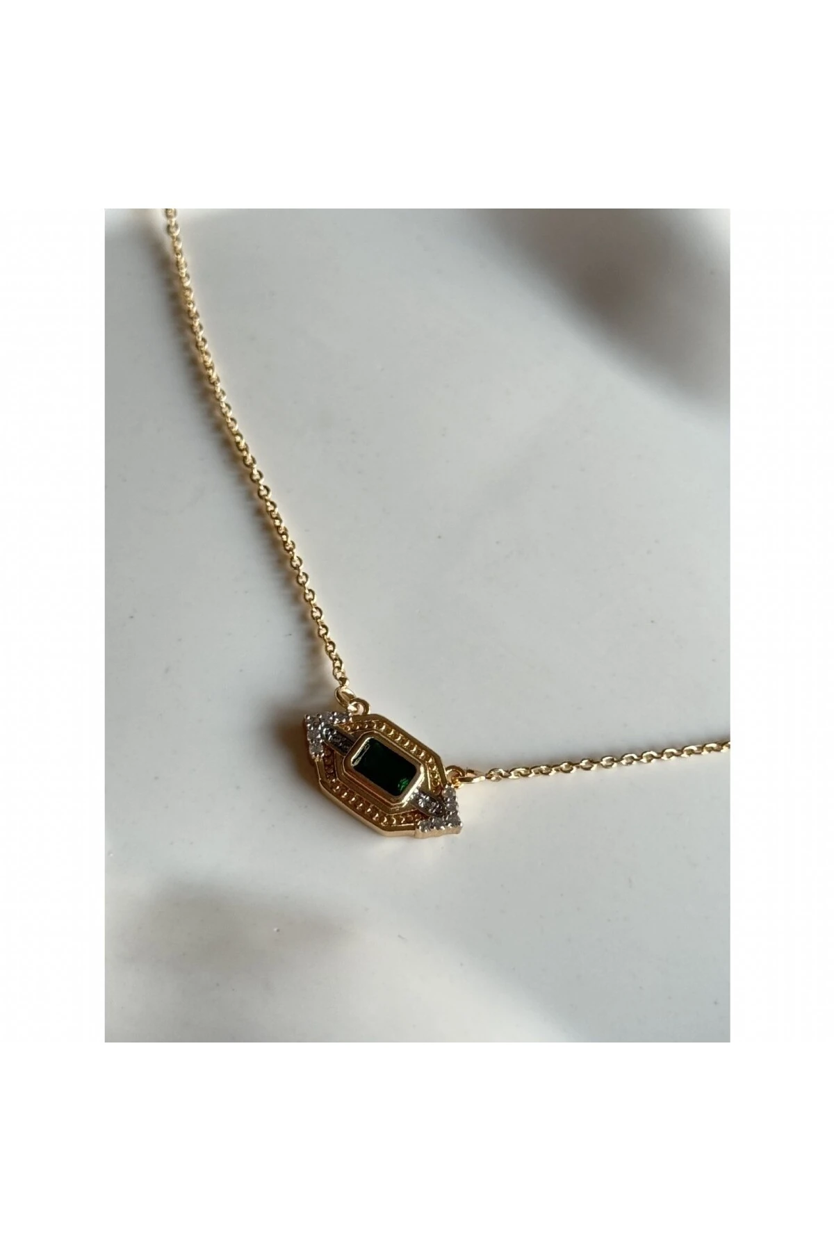 Zarf Model Zümrüt Zirkon Taşlı Leyla Kolye