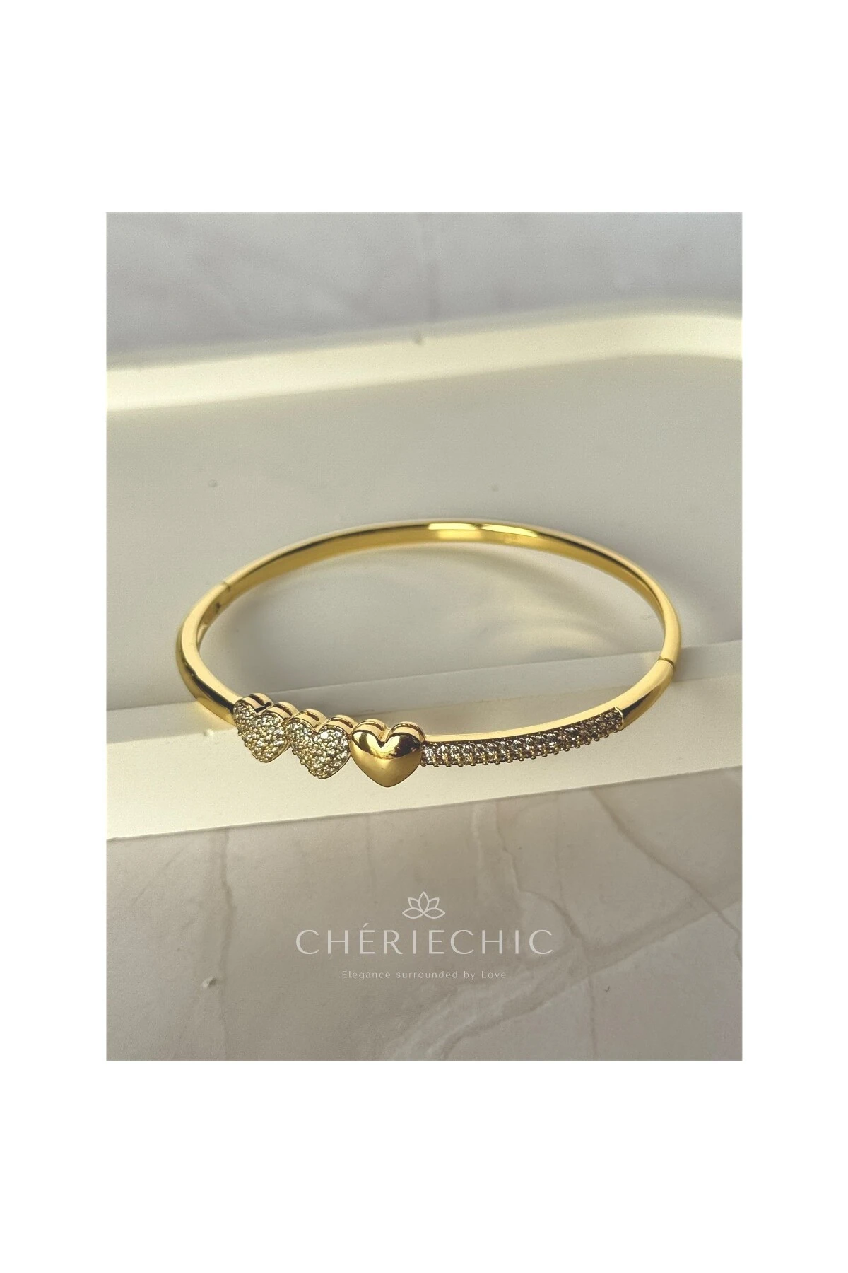 Kalp Detaylı Zirkon Taşlı Kelepçe Bileklik