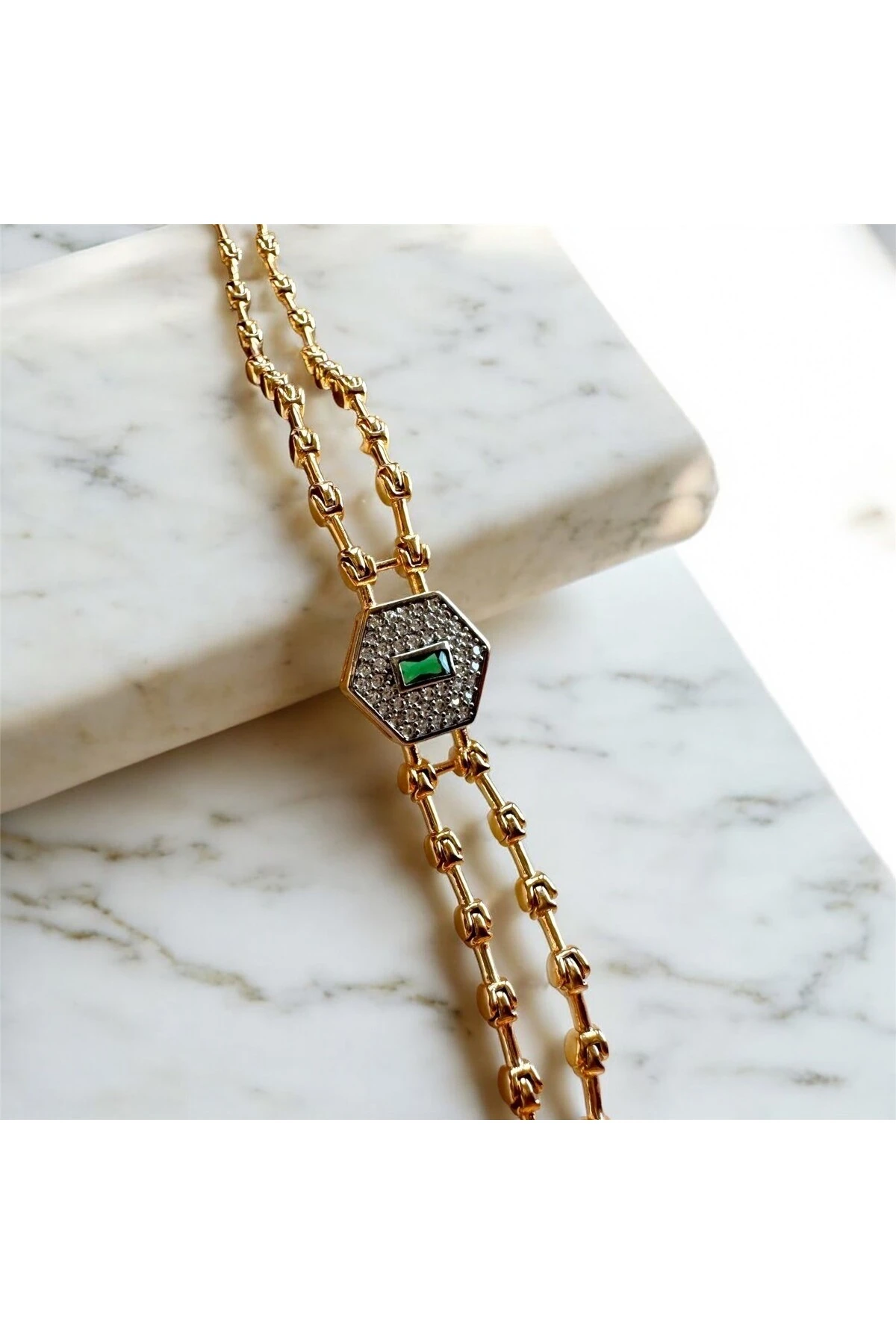 Zümrüt Baget Taş Dorika Bileklik