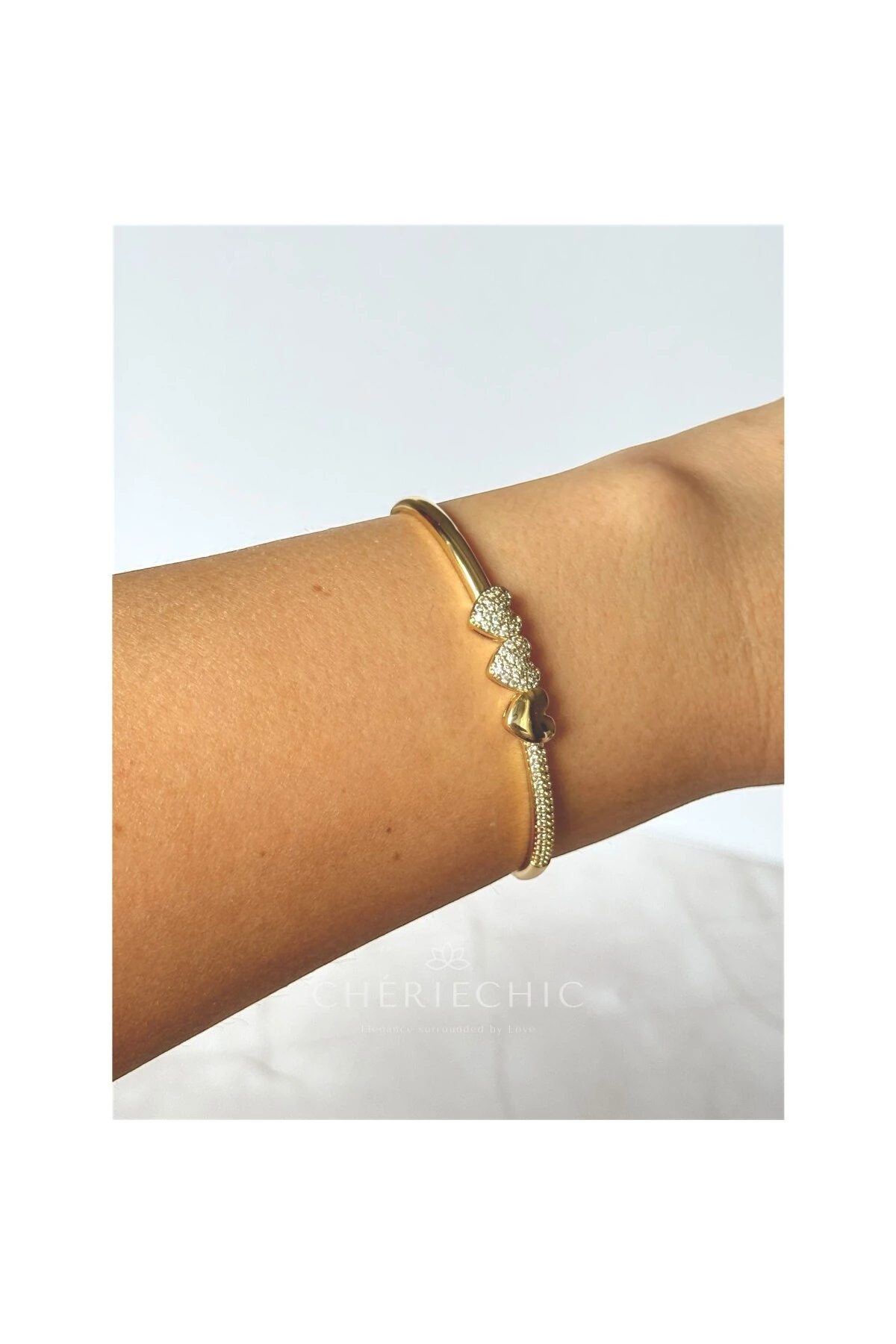 Kalp Detaylı Zirkon Taşlı Kelepçe Bileklik