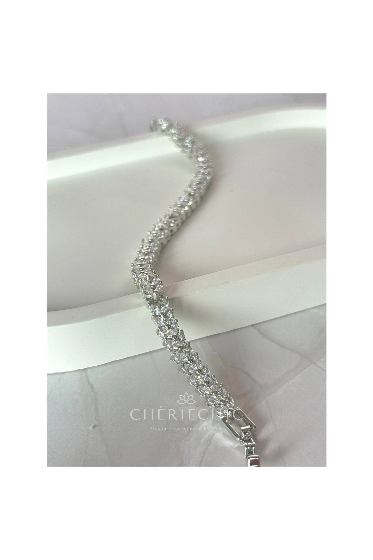 Yaprak Detaylı Full Zirkon Taş Su Yolu Bileklik