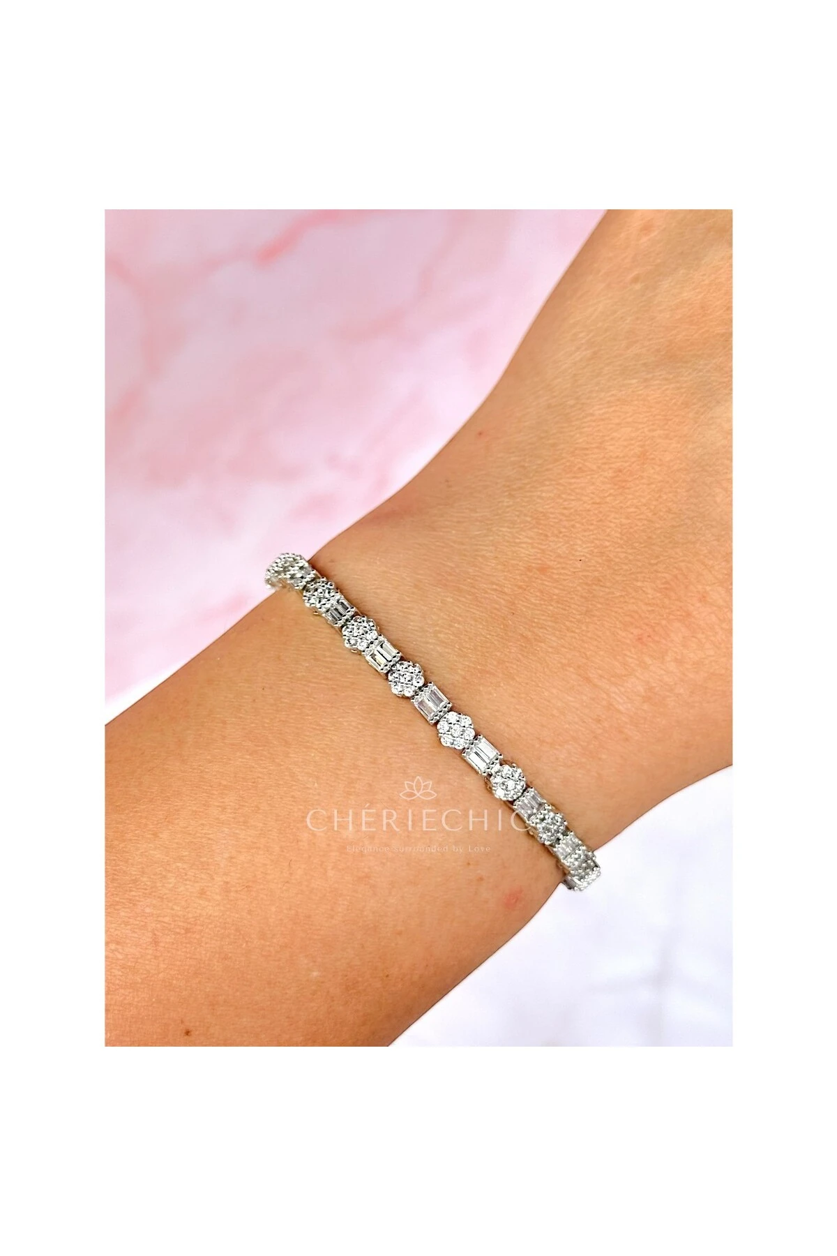 Çiçek ve Baget Taş Detaylı Çok Zarif Su Yolu Bileklik 14 Ayar Beyaz Altın Rengi