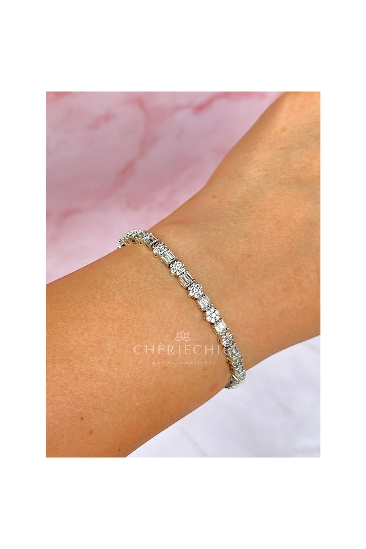 Çiçek ve Baget Taş Detaylı Çok Zarif Su Yolu Bileklik 14 Ayar Beyaz Altın Rengi